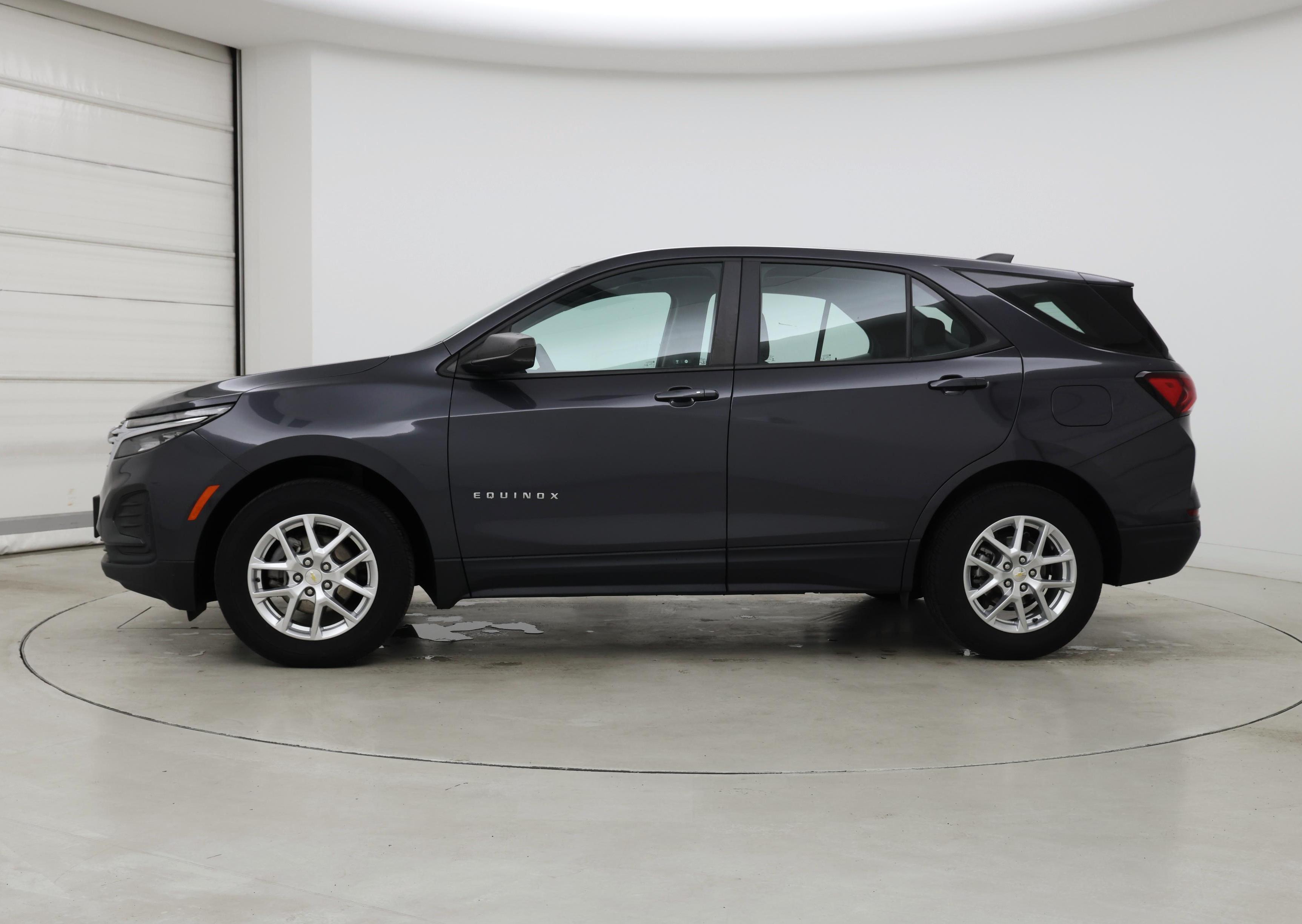 Thumbnail: 2022 Chevrolet Equinox - 3