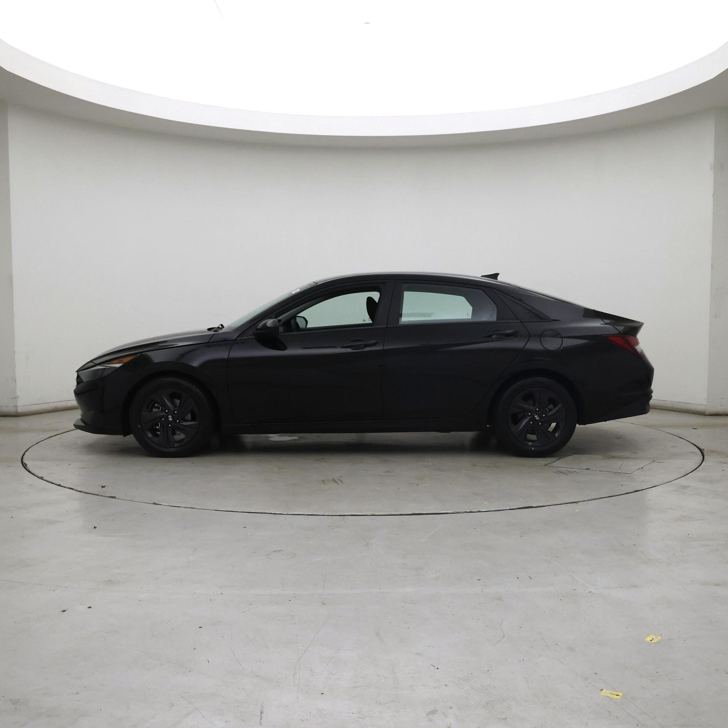 Thumbnail: 2023 Hyundai Elantra - 3