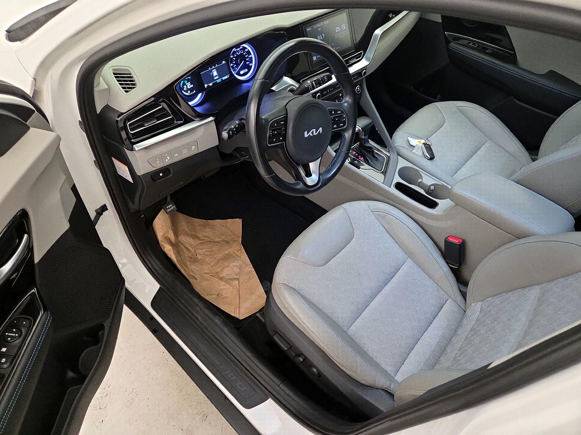 Thumbnail: 2022 Kia Niro - 11