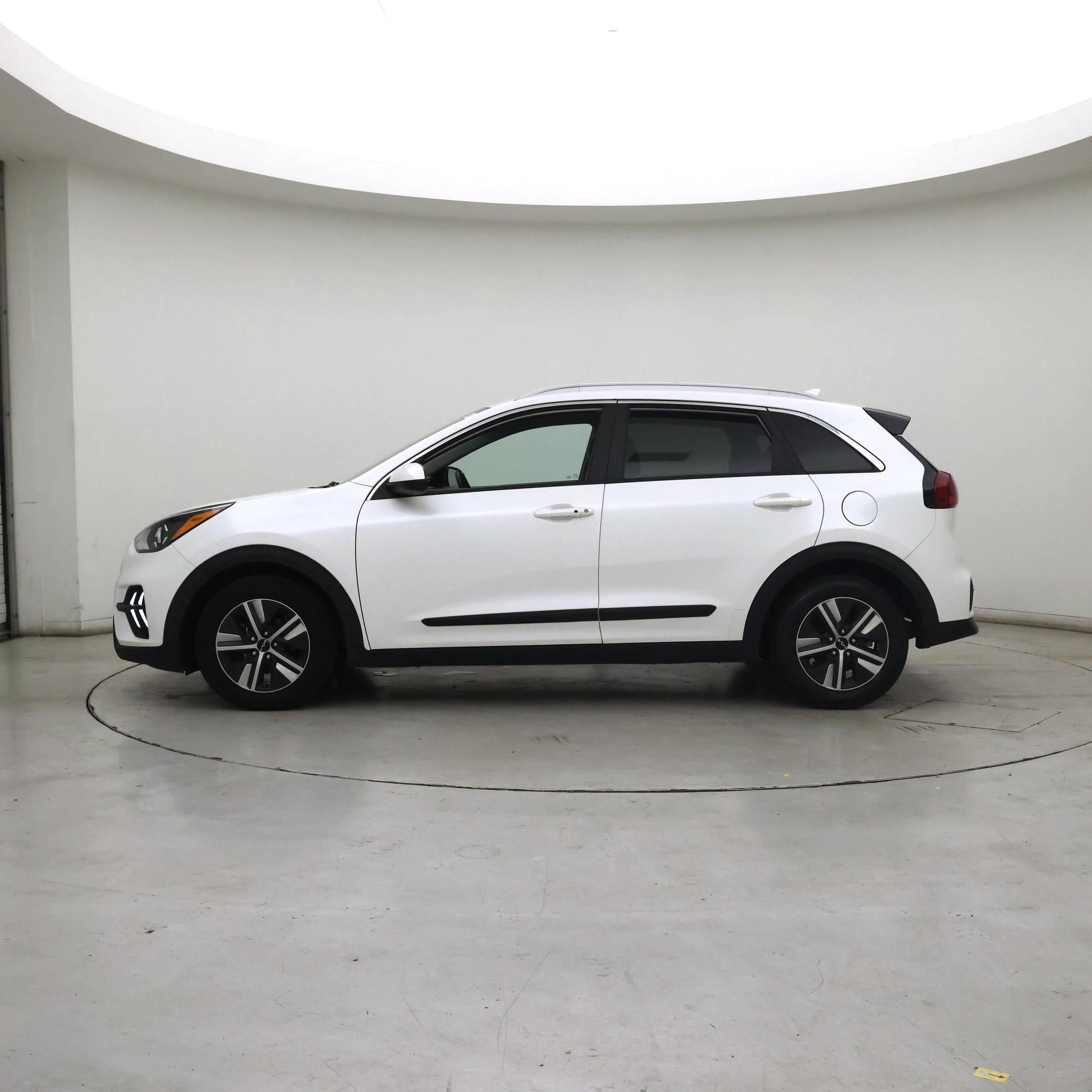 Thumbnail: 2022 Kia Niro - 3