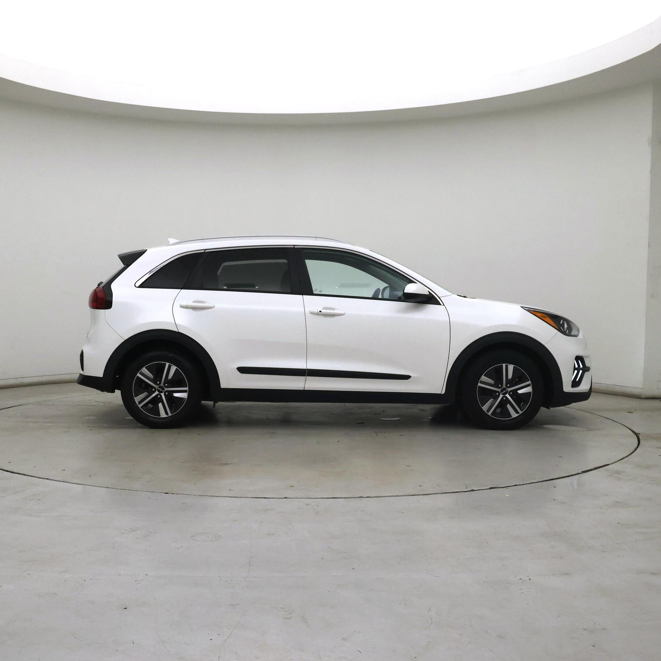 Thumbnail: 2022 Kia Niro - 7