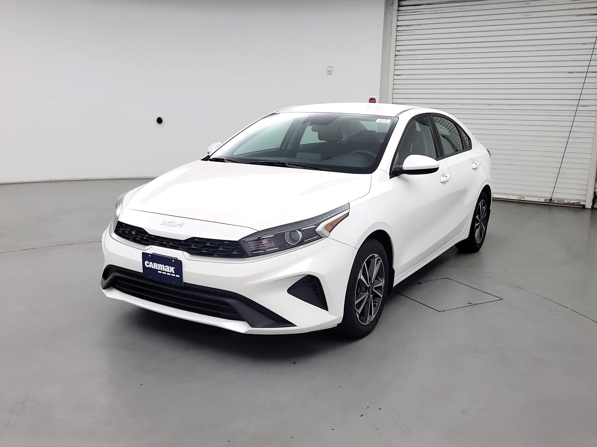 Thumbnail: 2023 Kia Forte - 3