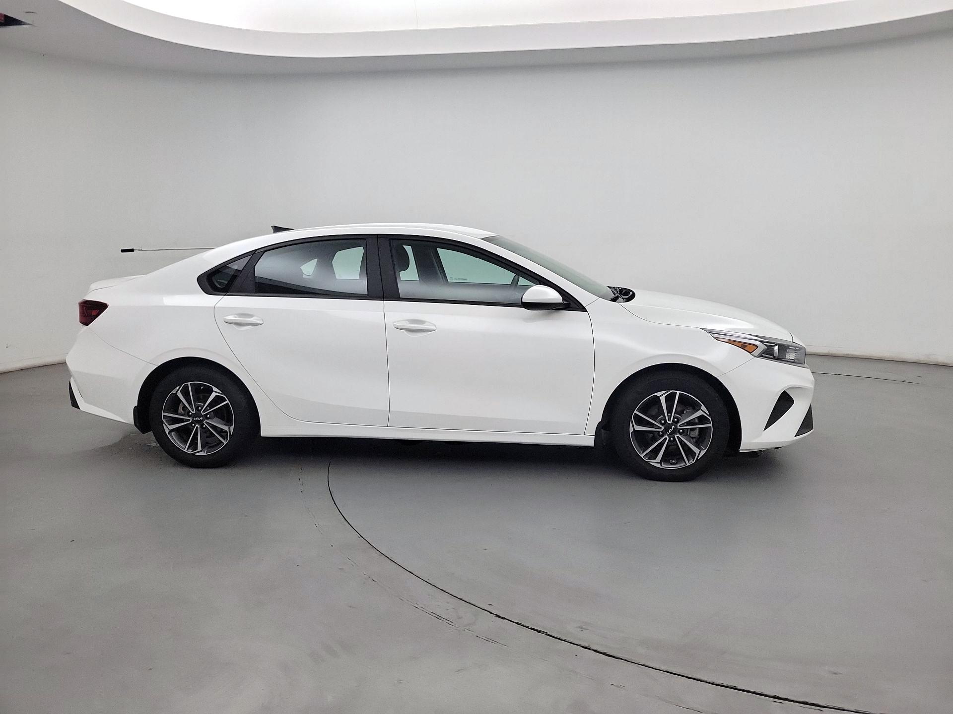 Thumbnail: 2023 Kia Forte - 4