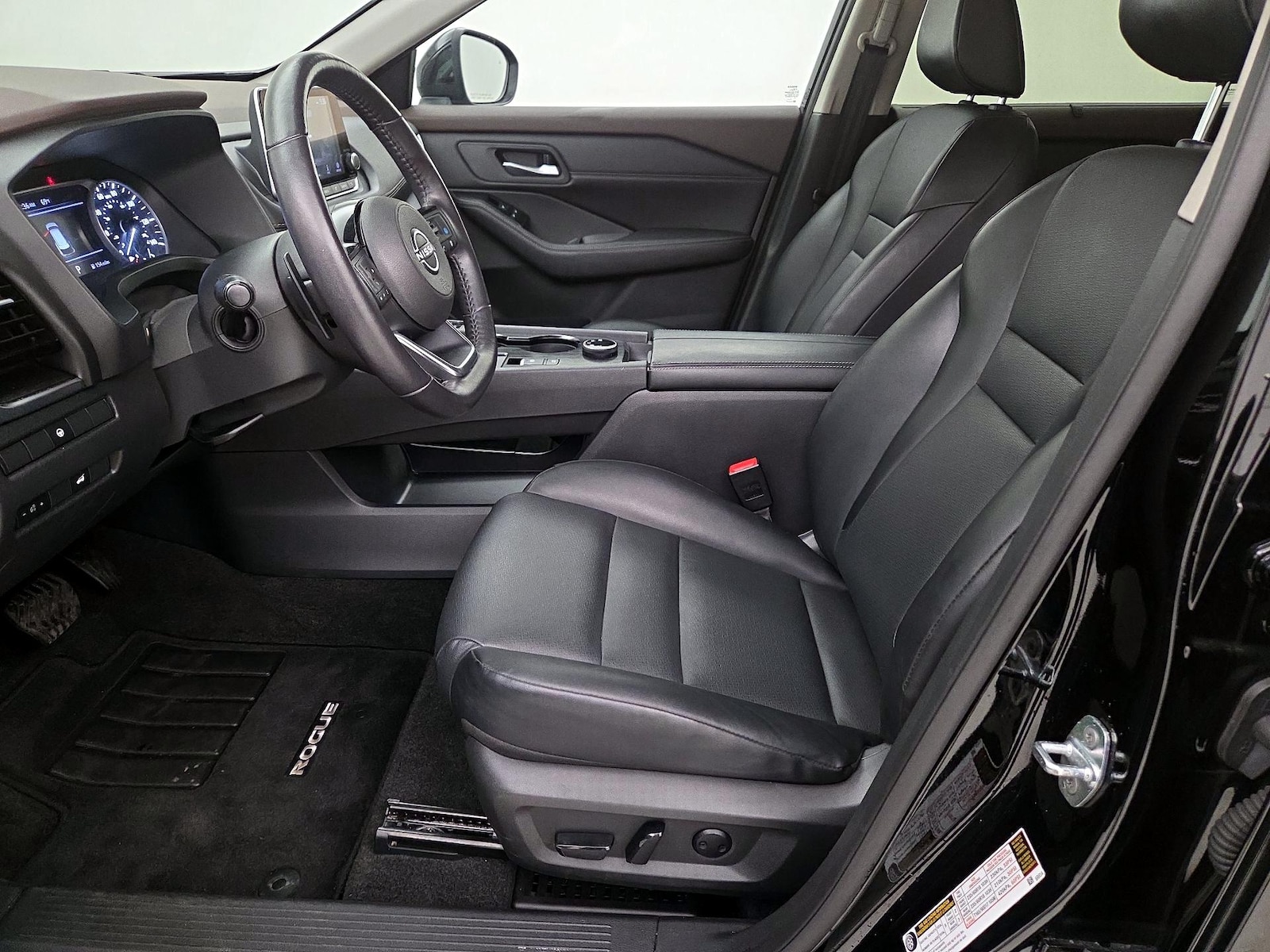 2023 Nissan Rogue SV - Photo 12