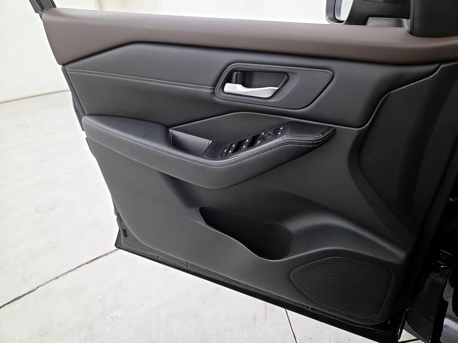 2023 Nissan Rogue SV - Photo 13