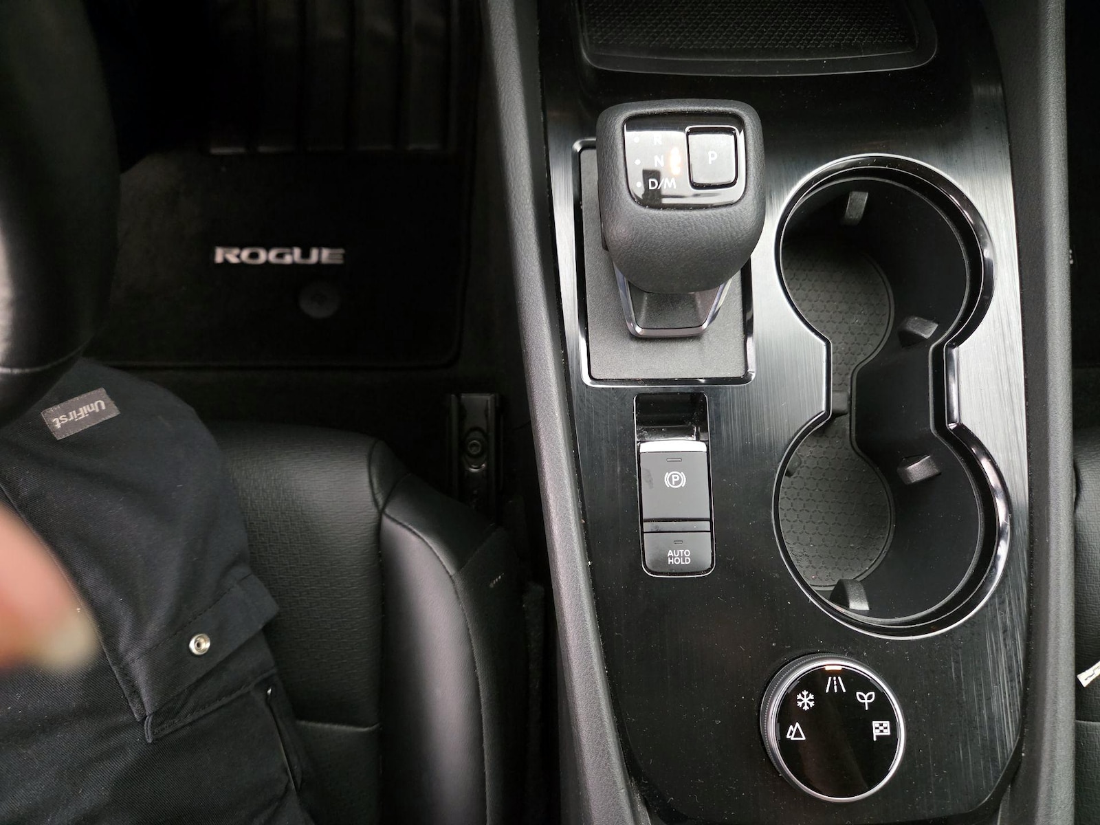 2023 Nissan Rogue SV - Photo 18