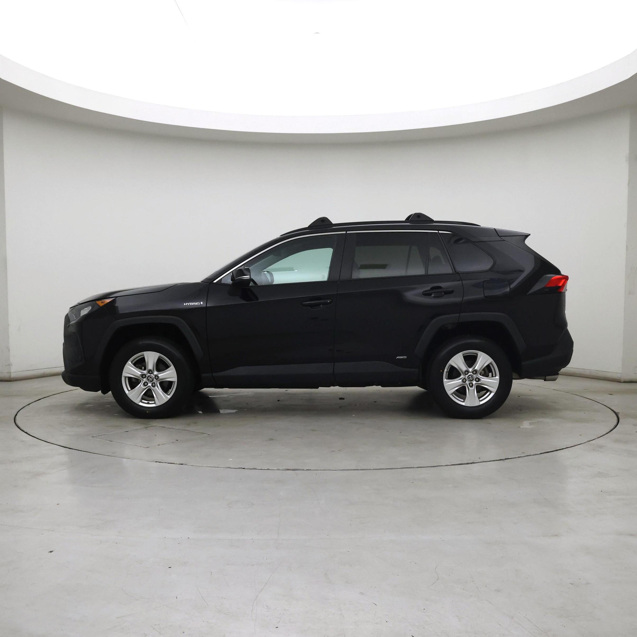 Thumbnail: 2021 Toyota RAV4 - 3