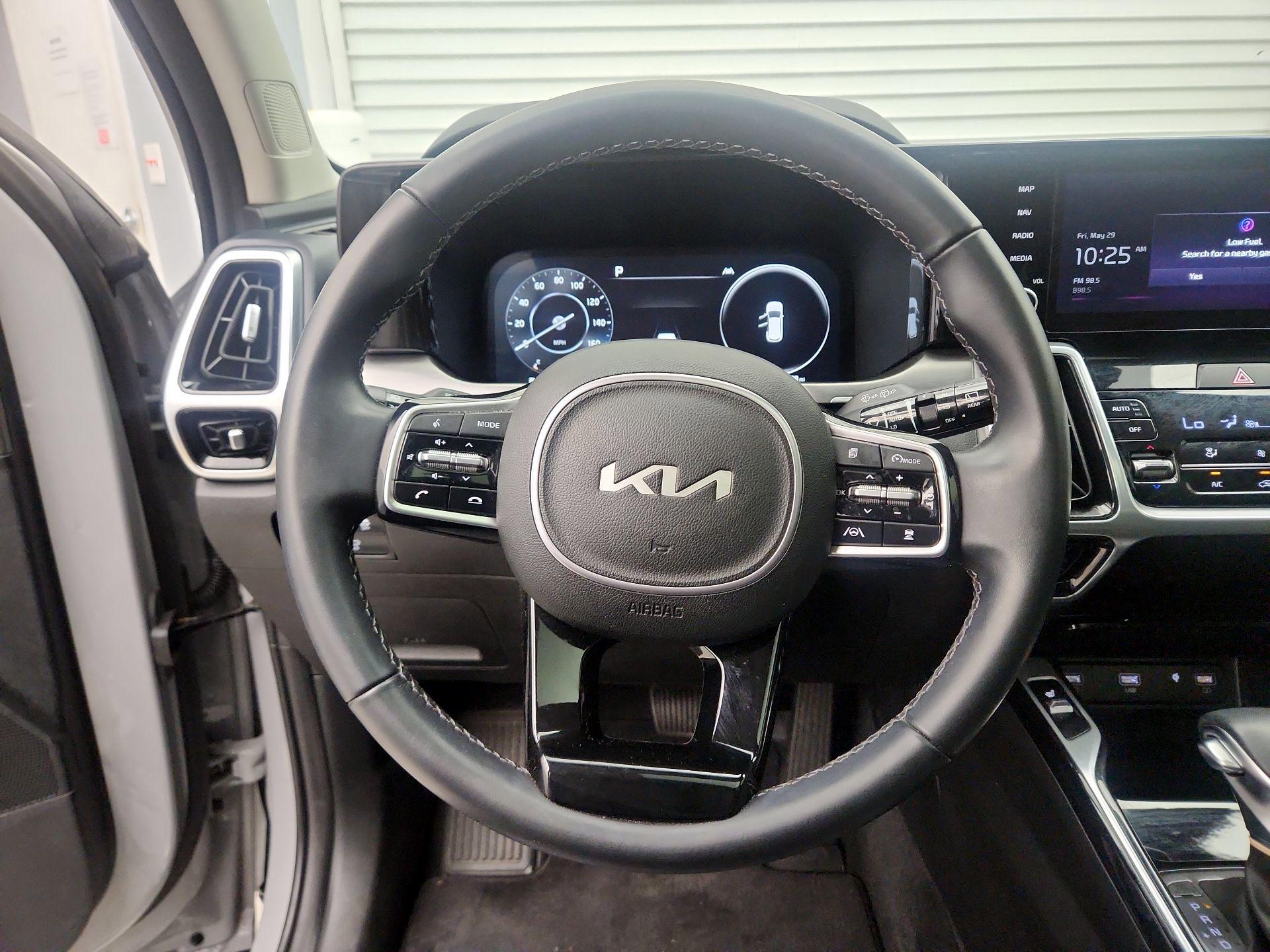 Thumbnail: 2023 Kia Sorento - 10