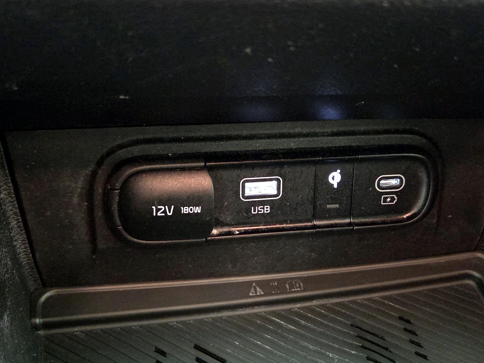 2023 Kia Sportage EX - Photo 17