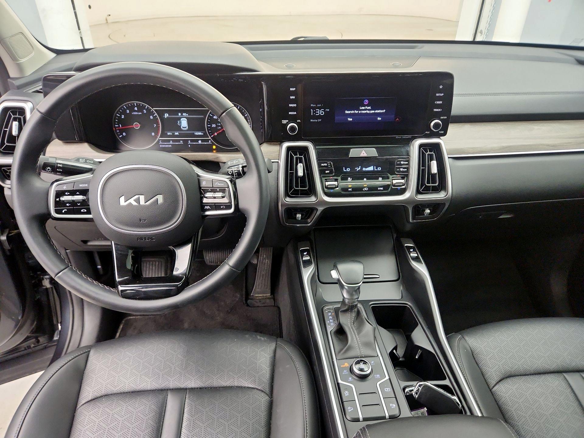 Thumbnail: 2023 Kia Sorento - 9