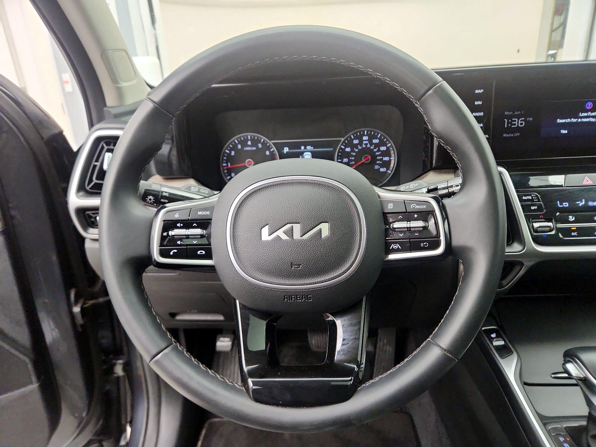 Thumbnail: 2023 Kia Sorento - 10