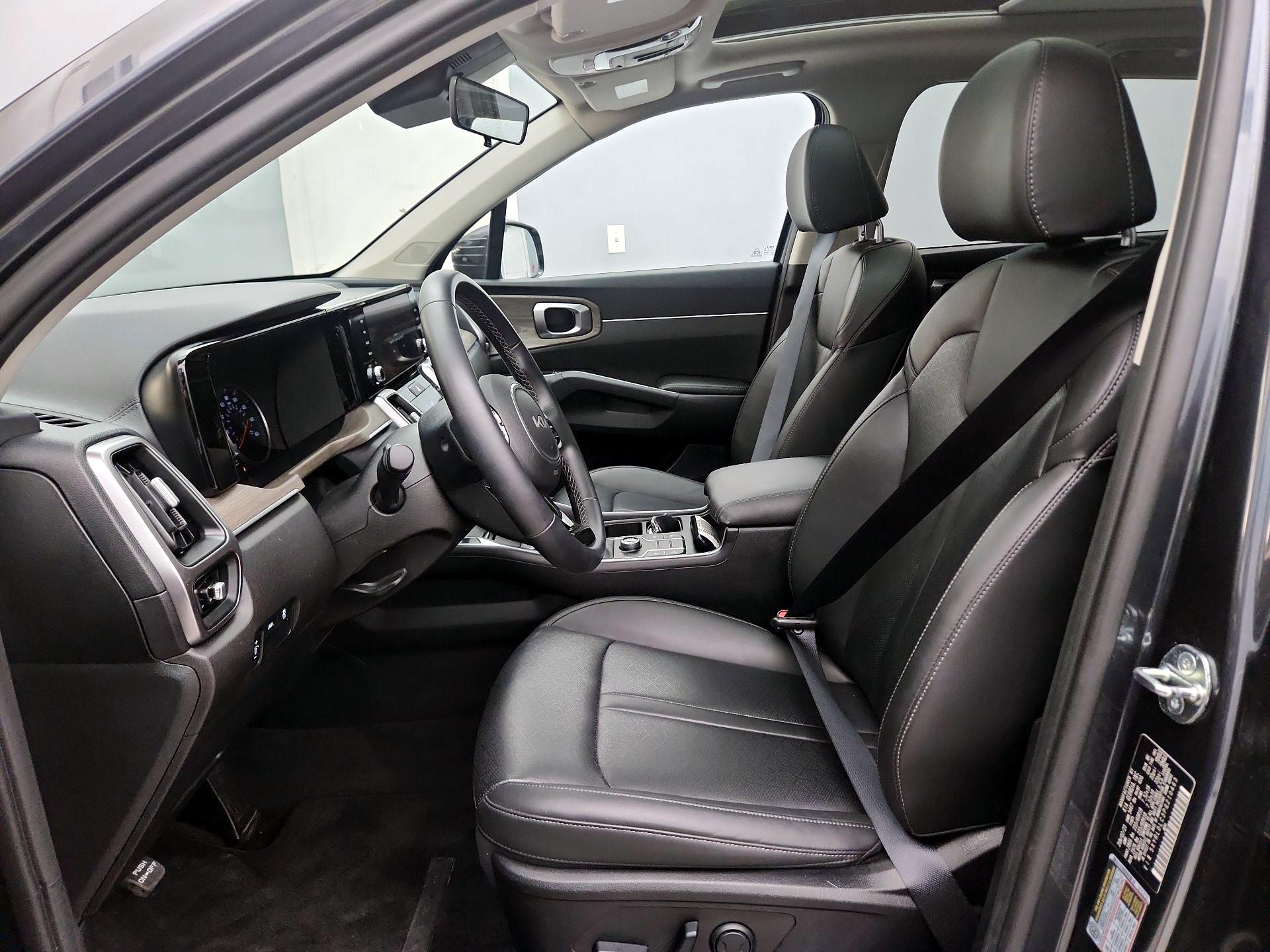 Thumbnail: 2023 Kia Sorento - 11