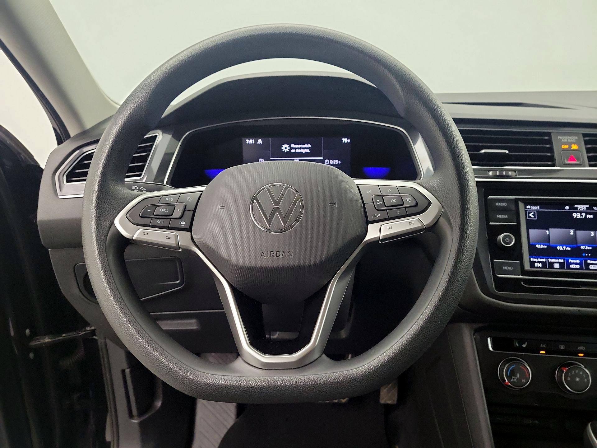 Thumbnail: 2022 Volkswagen Tiguan - 10