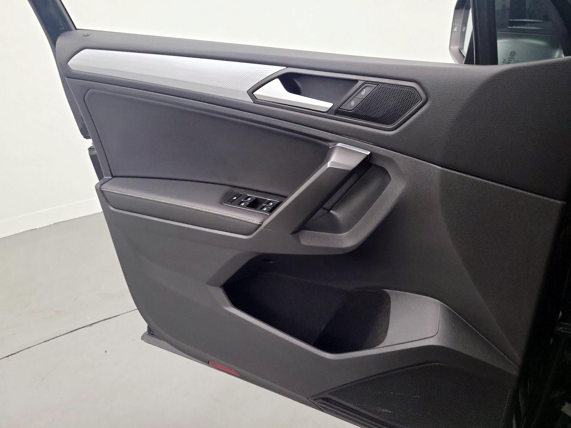 Thumbnail: 2022 Volkswagen Tiguan - 12