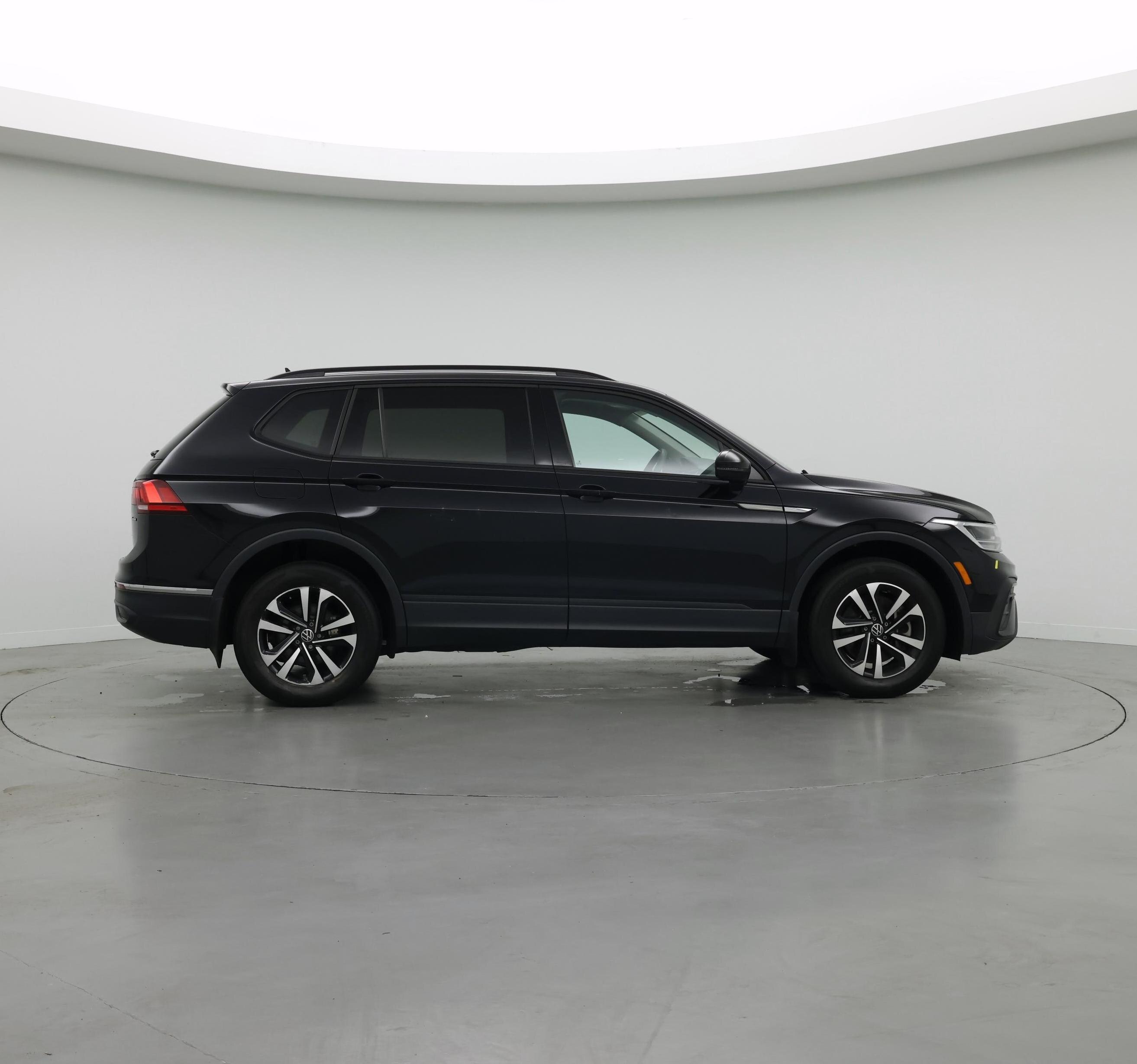 Thumbnail: 2022 Volkswagen Tiguan - 7