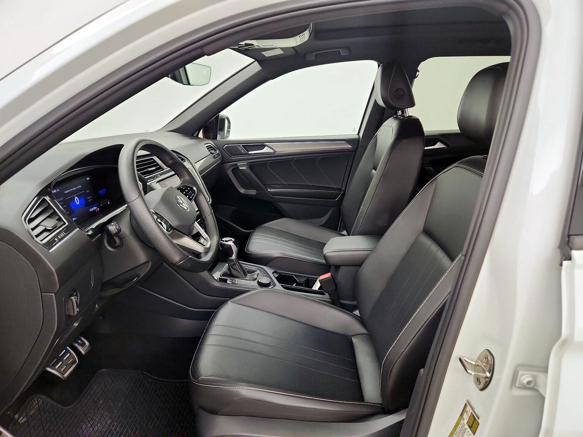 Thumbnail: 2022 Volkswagen Tiguan - 11