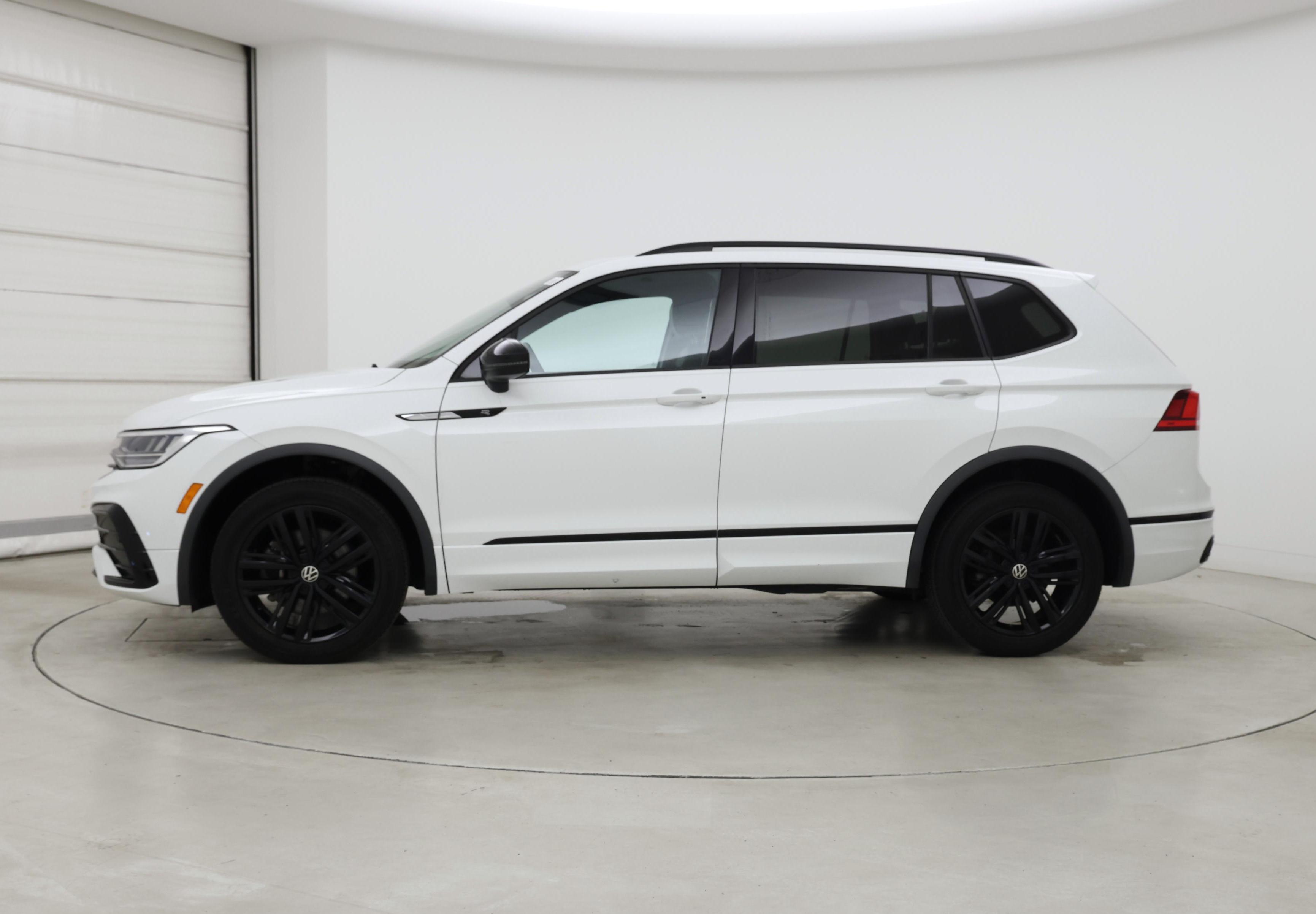 Thumbnail: 2022 Volkswagen Tiguan - 3