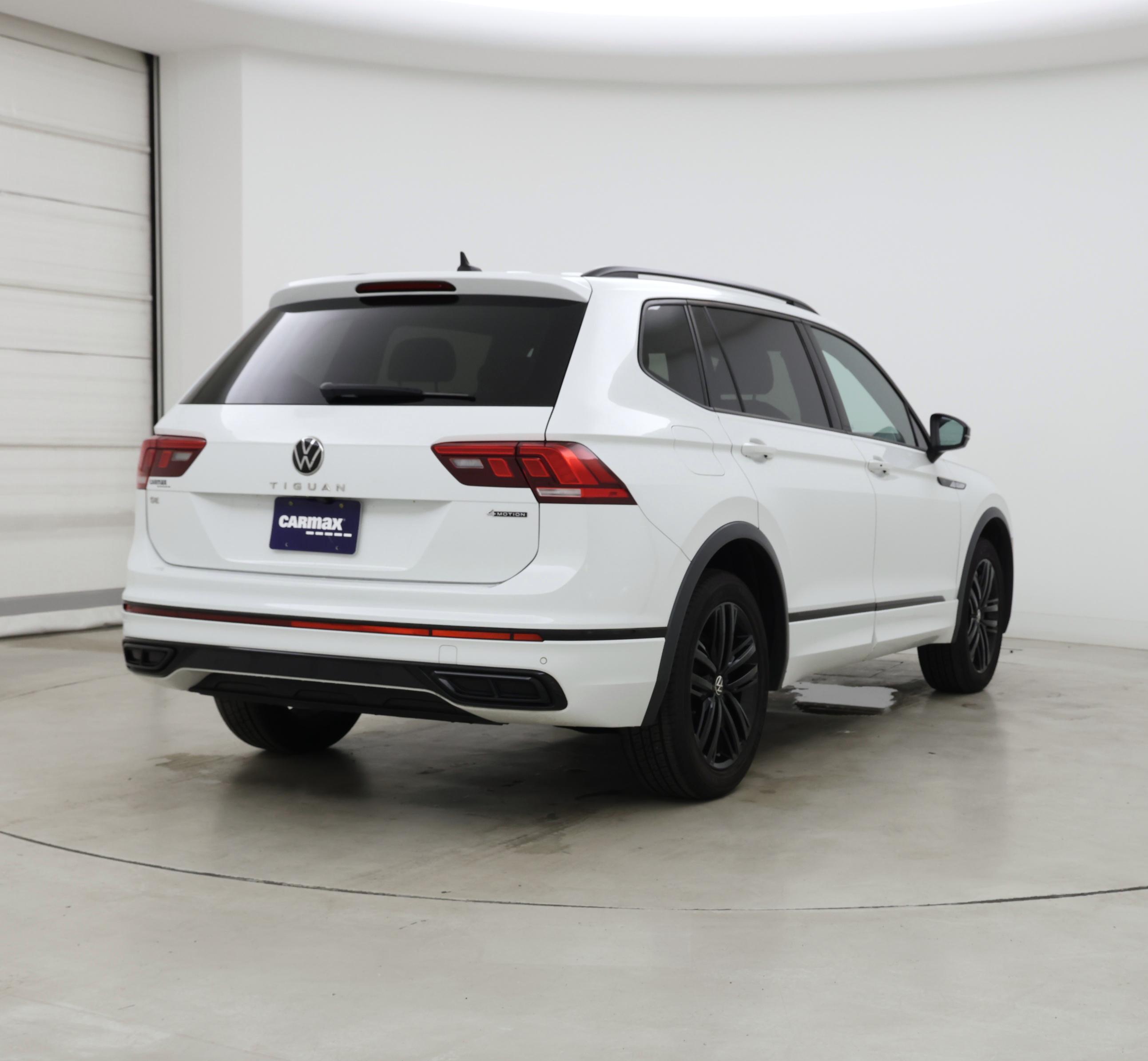 Thumbnail: 2022 Volkswagen Tiguan - 8