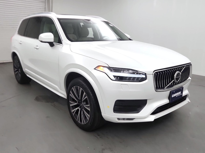 2022 Volvo XC90 T6 Momentum