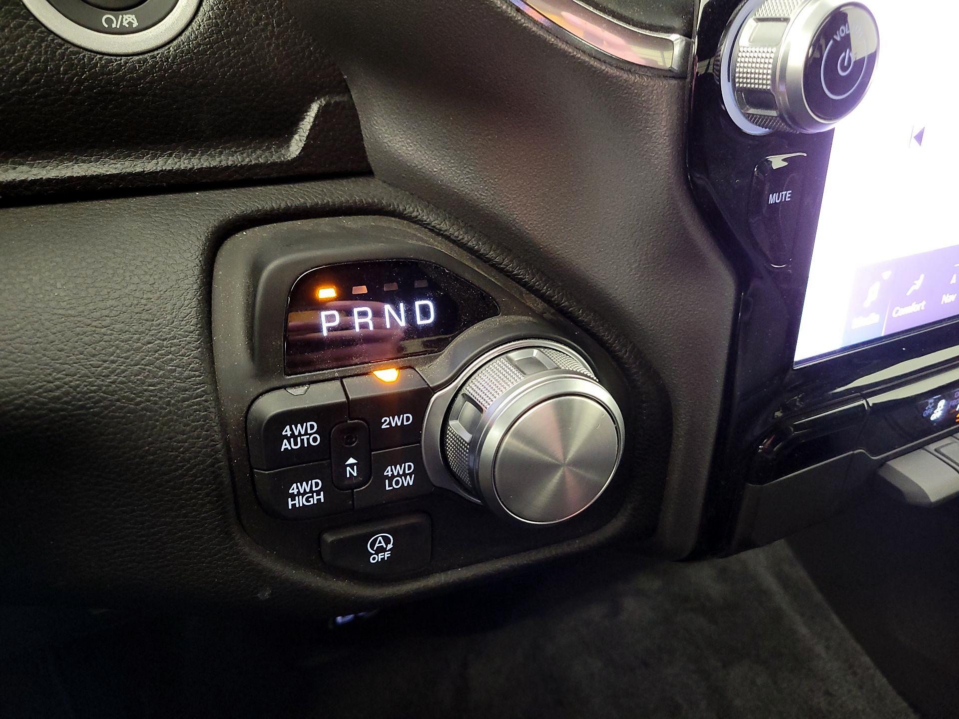 Thumbnail: 2025 RAM 1500 - 18