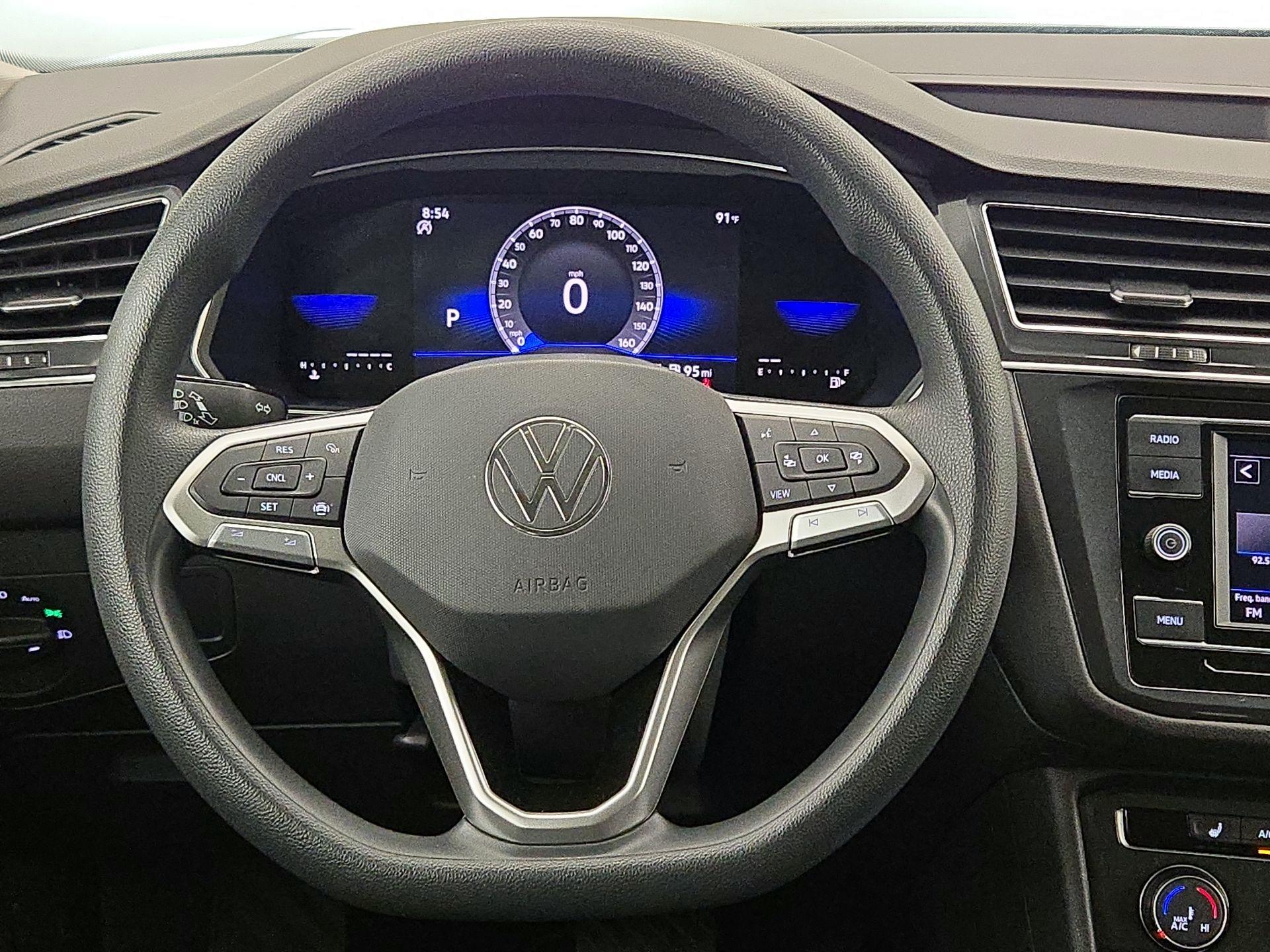 Thumbnail: 2023 Volkswagen Tiguan - 10