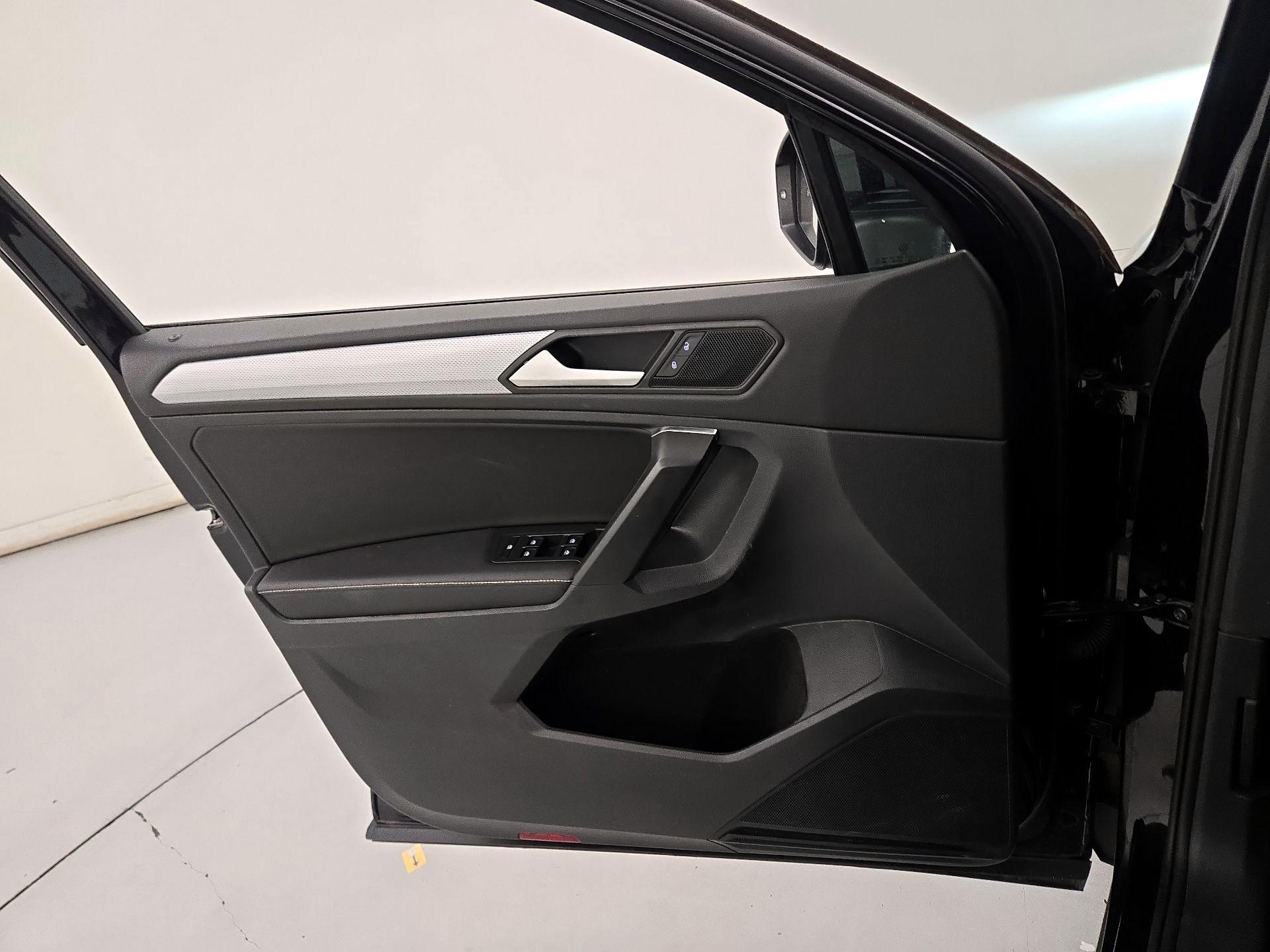 Thumbnail: 2023 Volkswagen Tiguan - 12