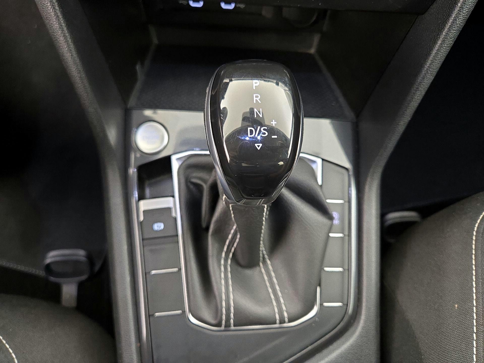 Thumbnail: 2023 Volkswagen Tiguan - 17