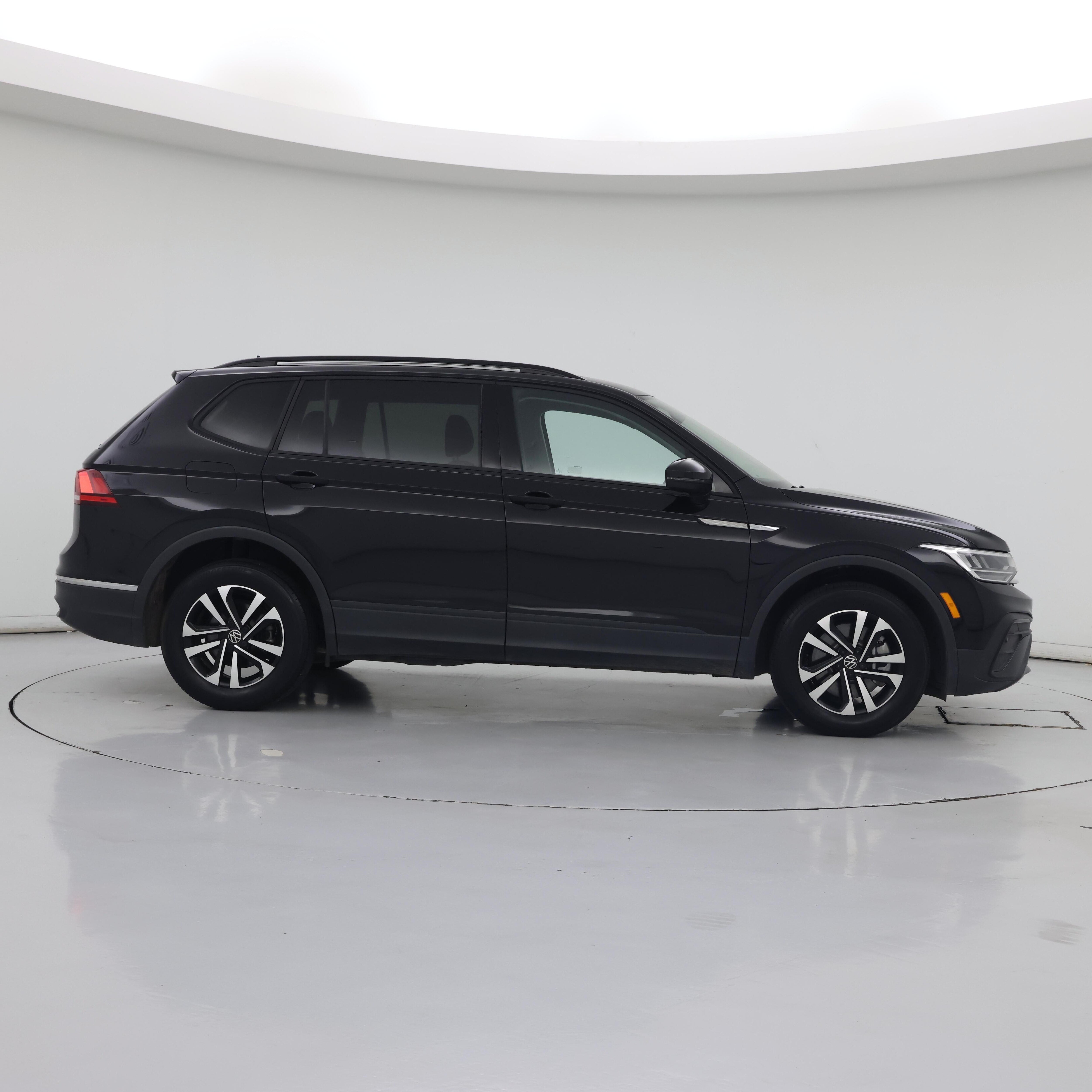 Thumbnail: 2023 Volkswagen Tiguan - 7