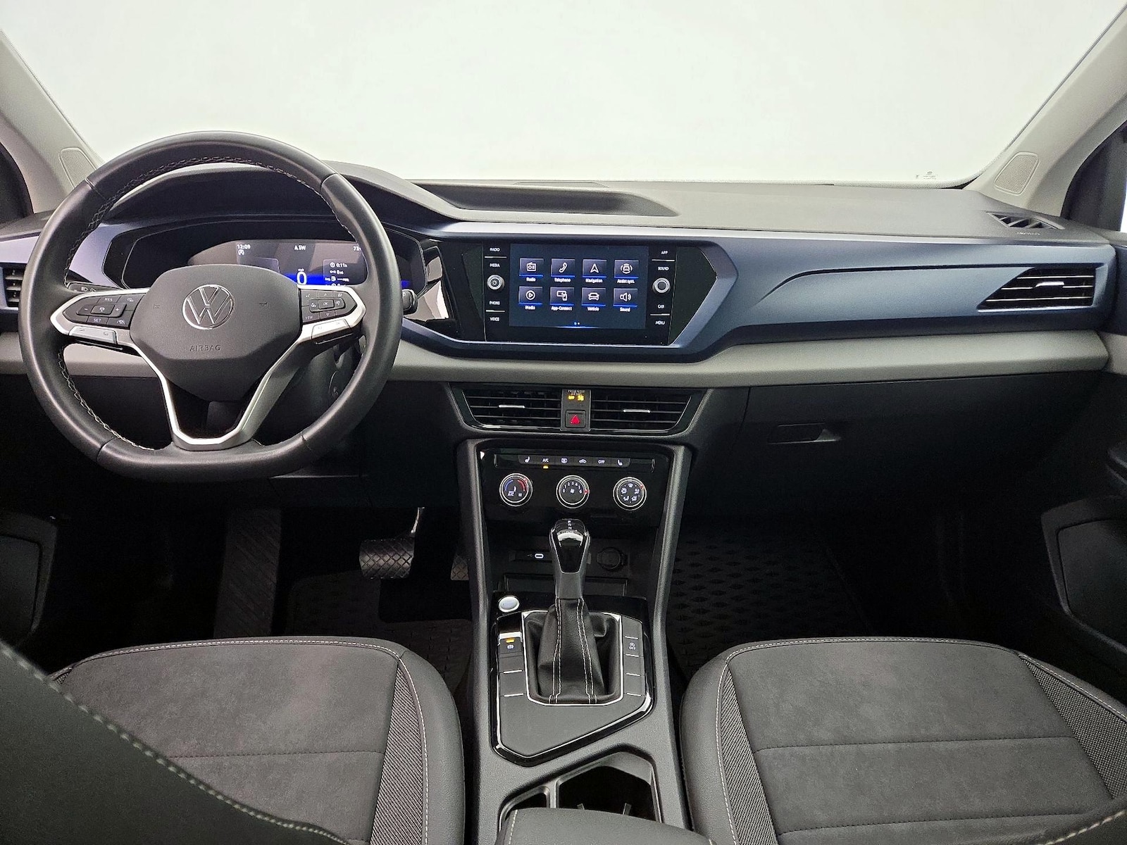 2023 Volkswagen Taos SE - Photo 10
