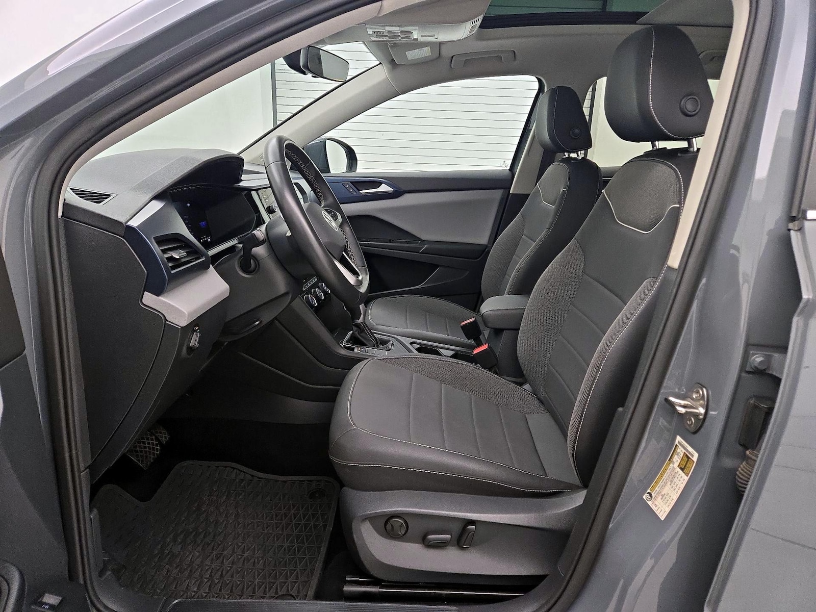 2023 Volkswagen Taos SE - Photo 12