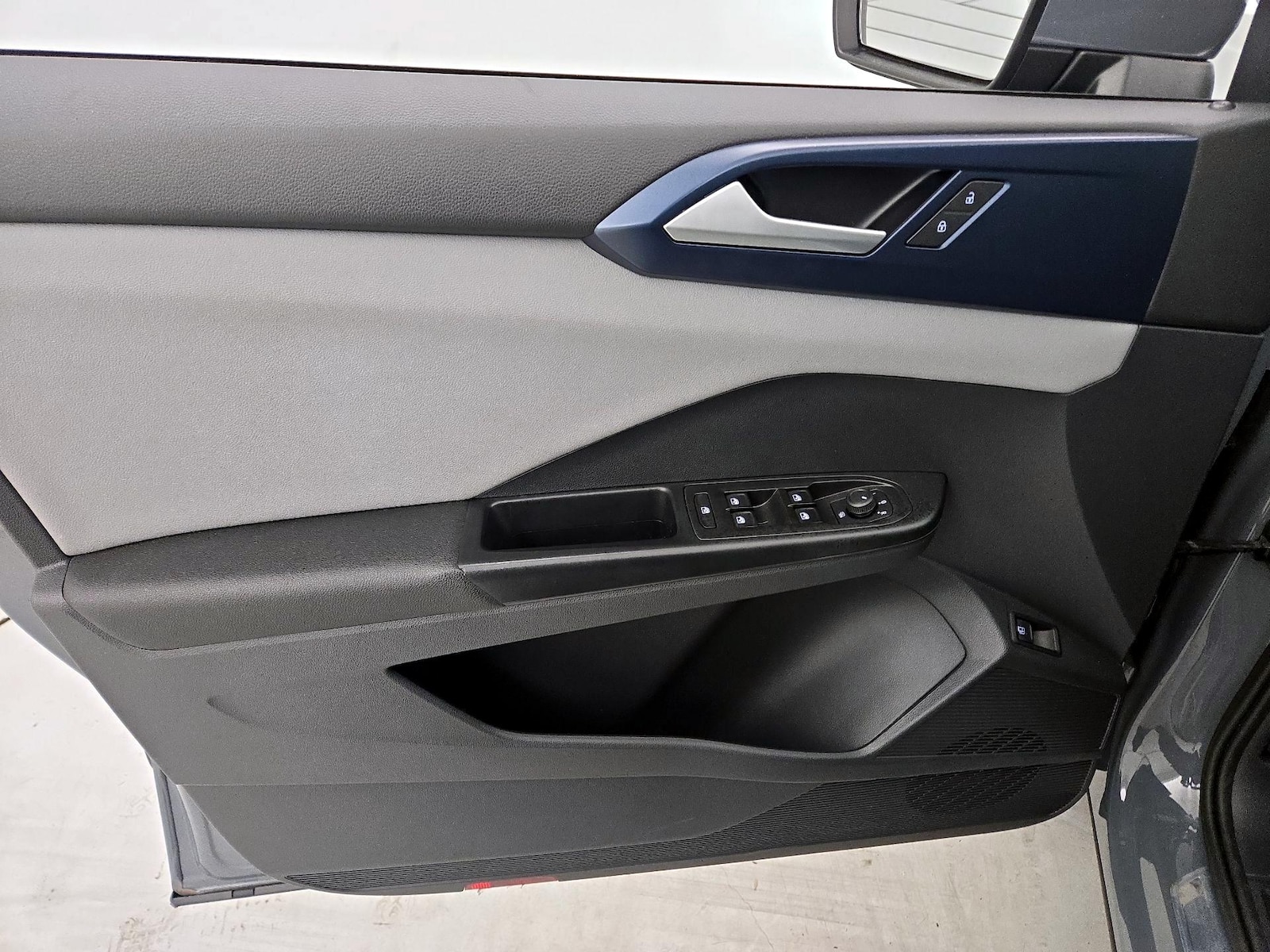 2023 Volkswagen Taos SE - Photo 13