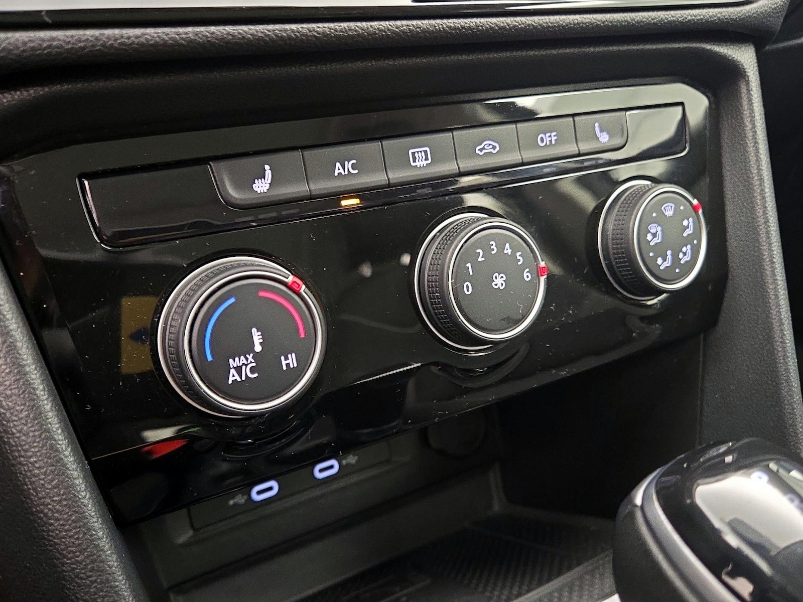 2023 Volkswagen Taos SE - Photo 17