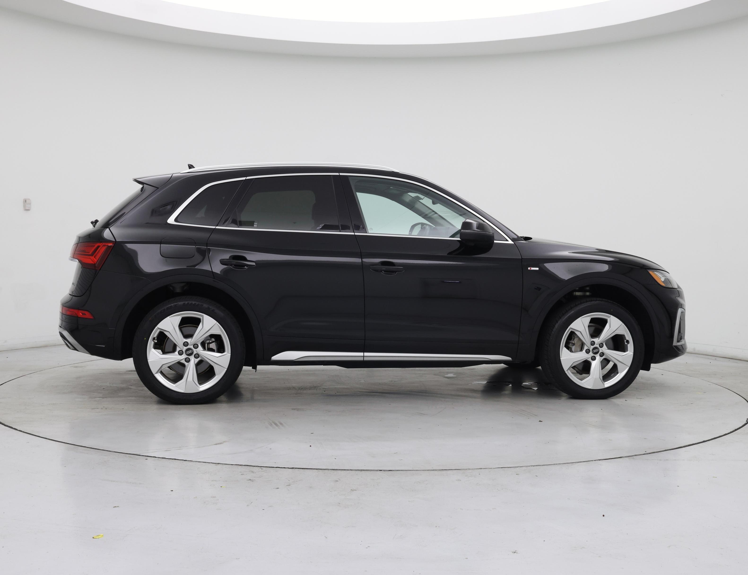 Thumbnail: 2023 Audi Q5 - 7