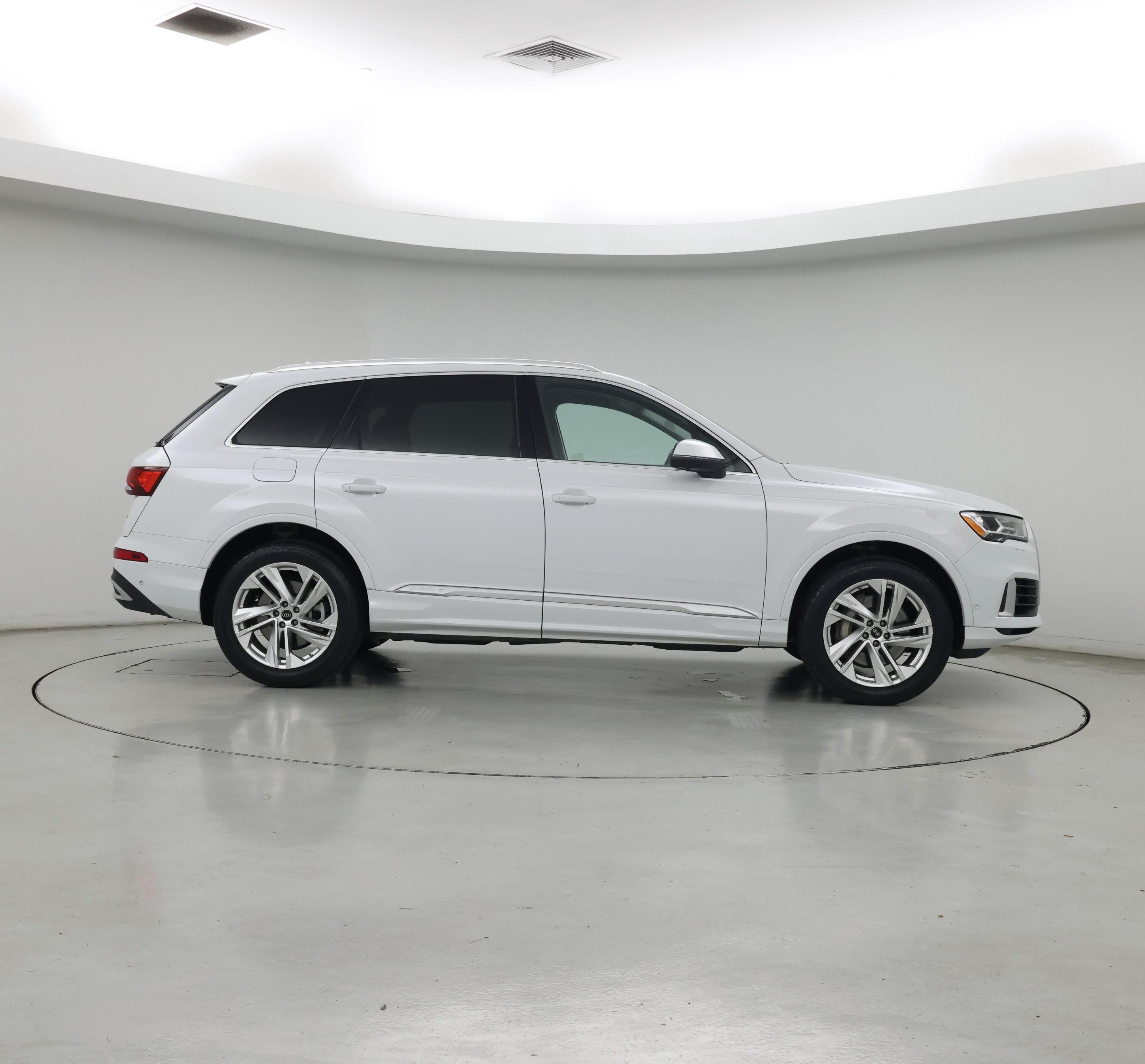 Thumbnail: 2023 Audi Q7 - 7