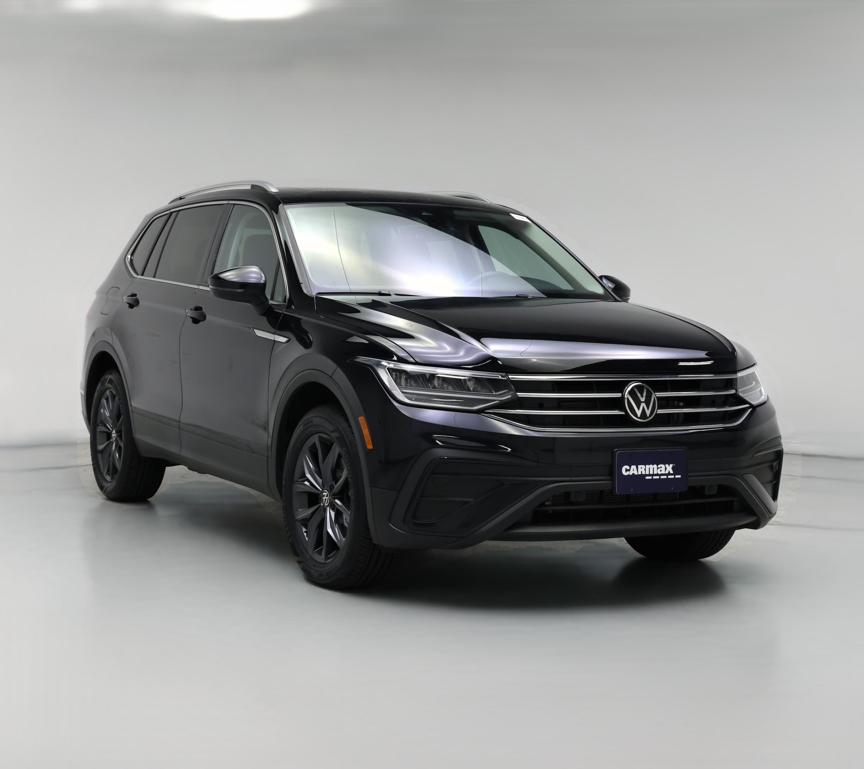 Thumbnail: 2023 Volkswagen Tiguan - 1