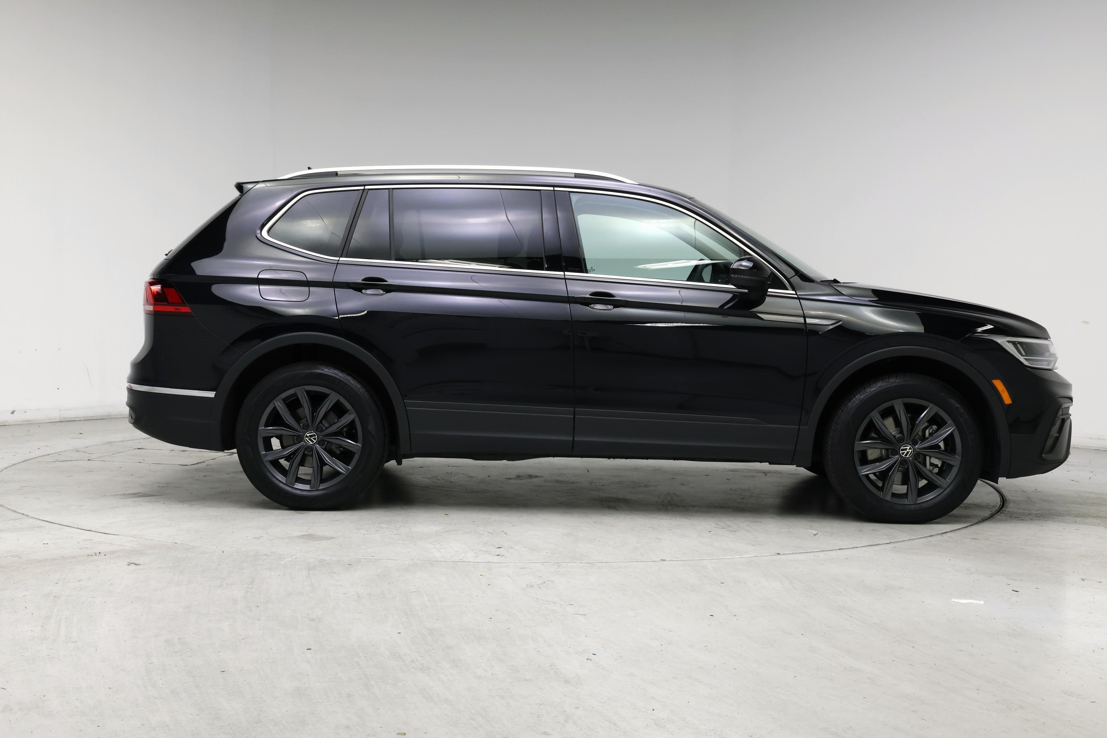 Thumbnail: 2023 Volkswagen Tiguan - 7