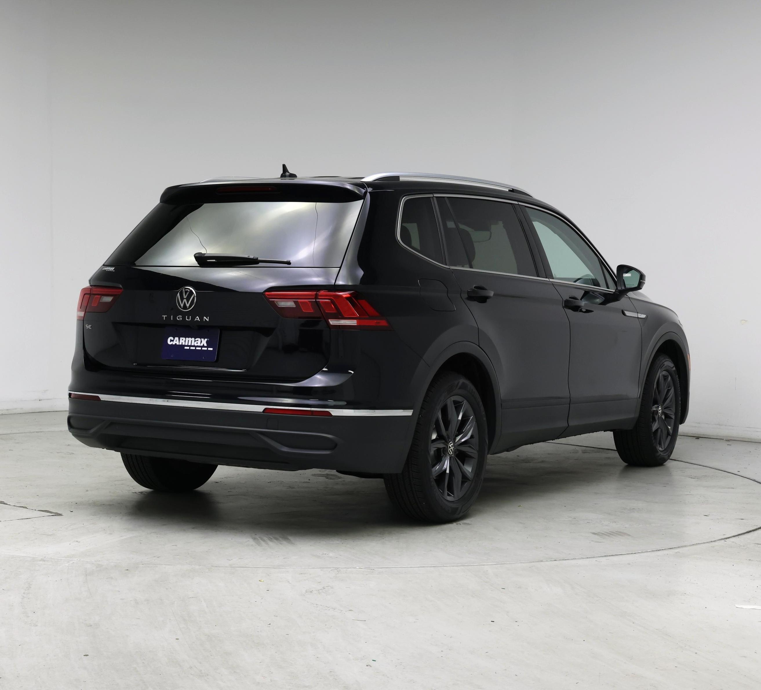 Thumbnail: 2023 Volkswagen Tiguan - 8