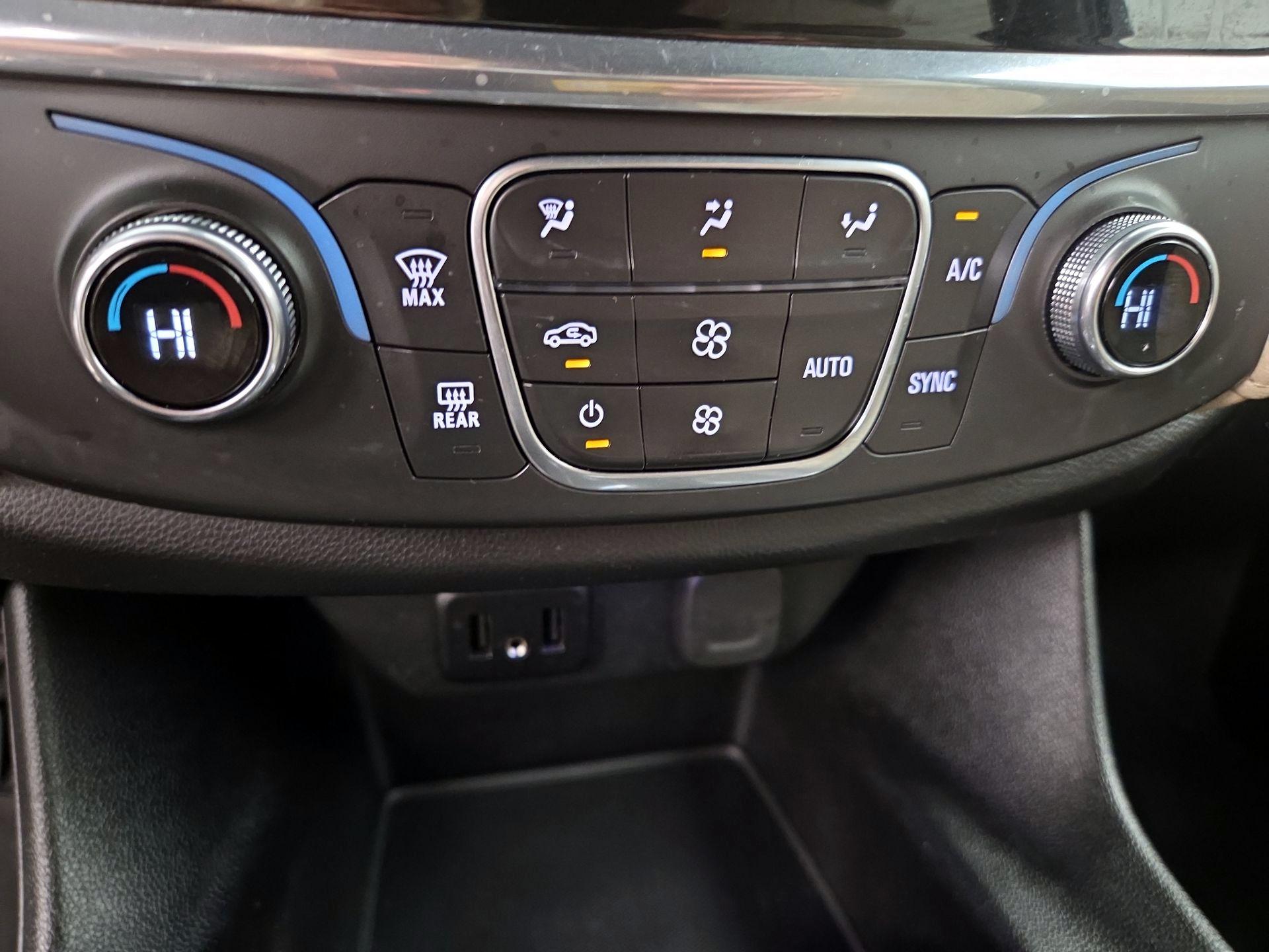 Thumbnail: 2023 Chevrolet Traverse - 16