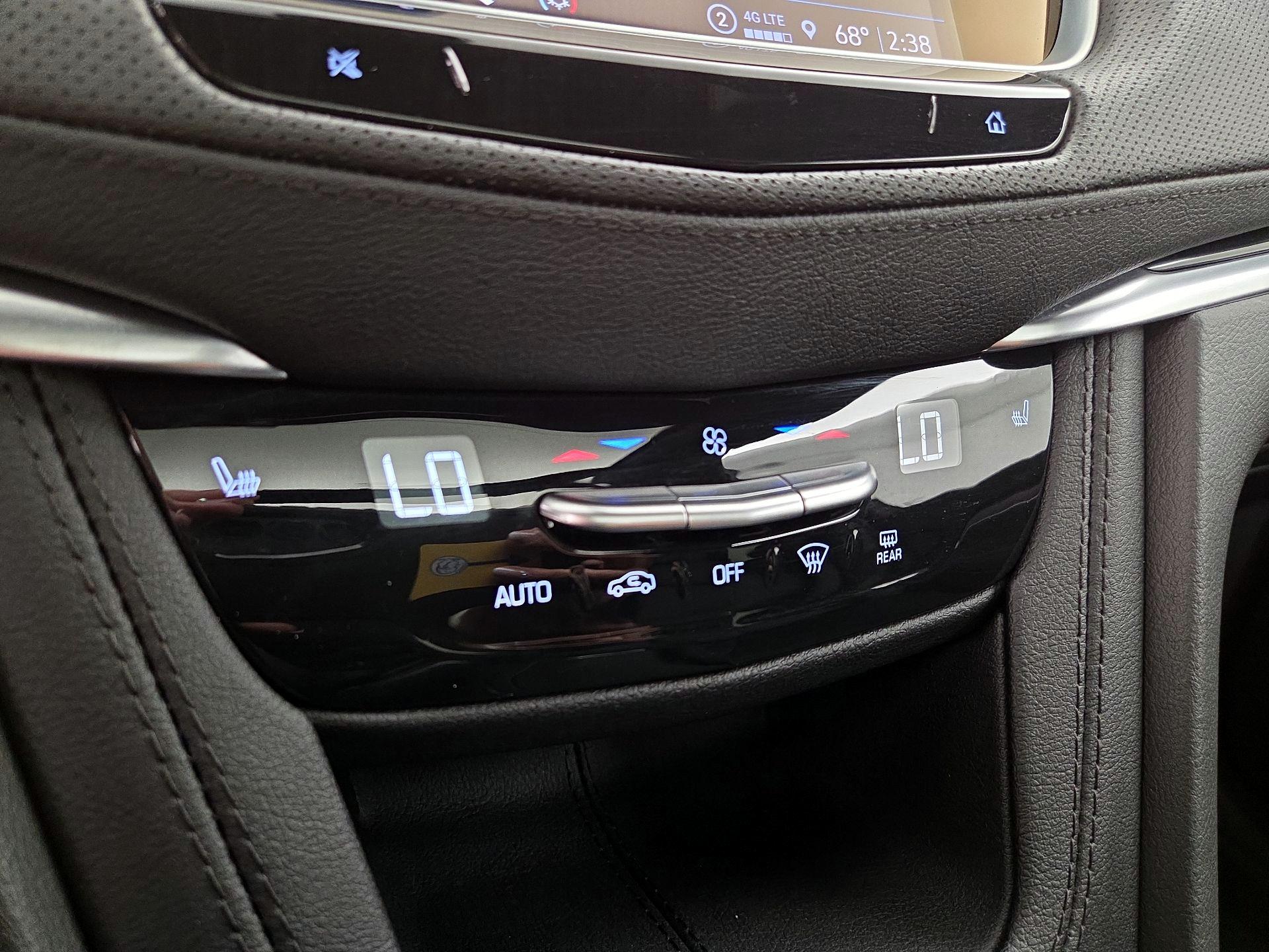 Thumbnail: 2024 Cadillac XT6 - 16