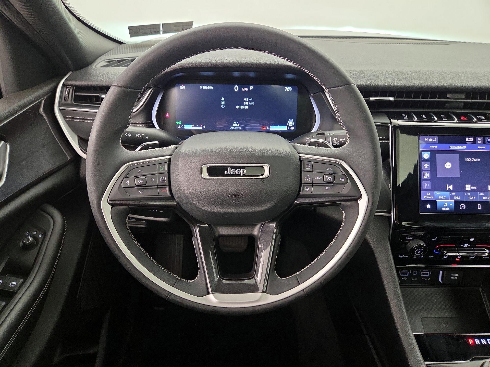 Thumbnail: 2023 Jeep Grand Cherokee - 10