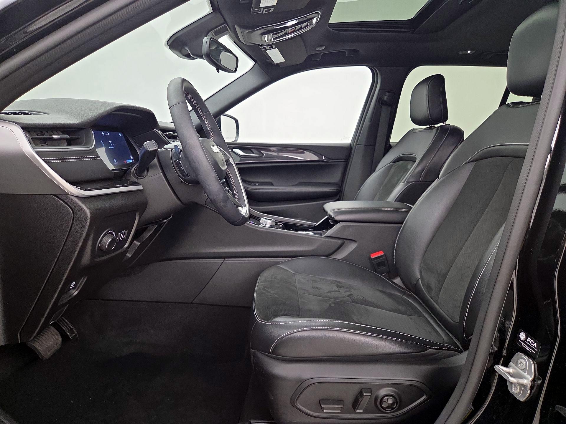 Thumbnail: 2023 Jeep Grand Cherokee - 11