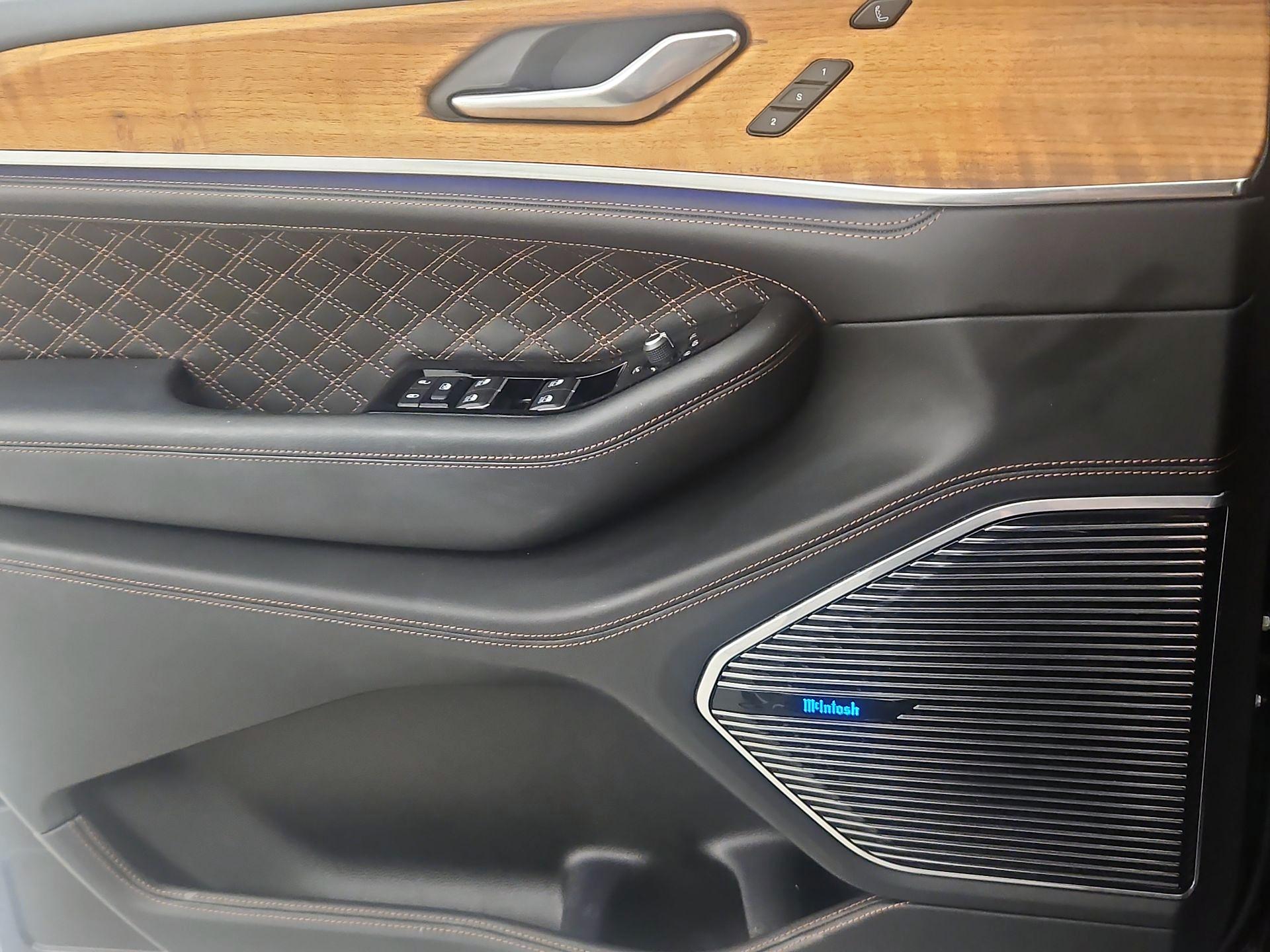 Thumbnail: 2022 Jeep Grand Cherokee - 12