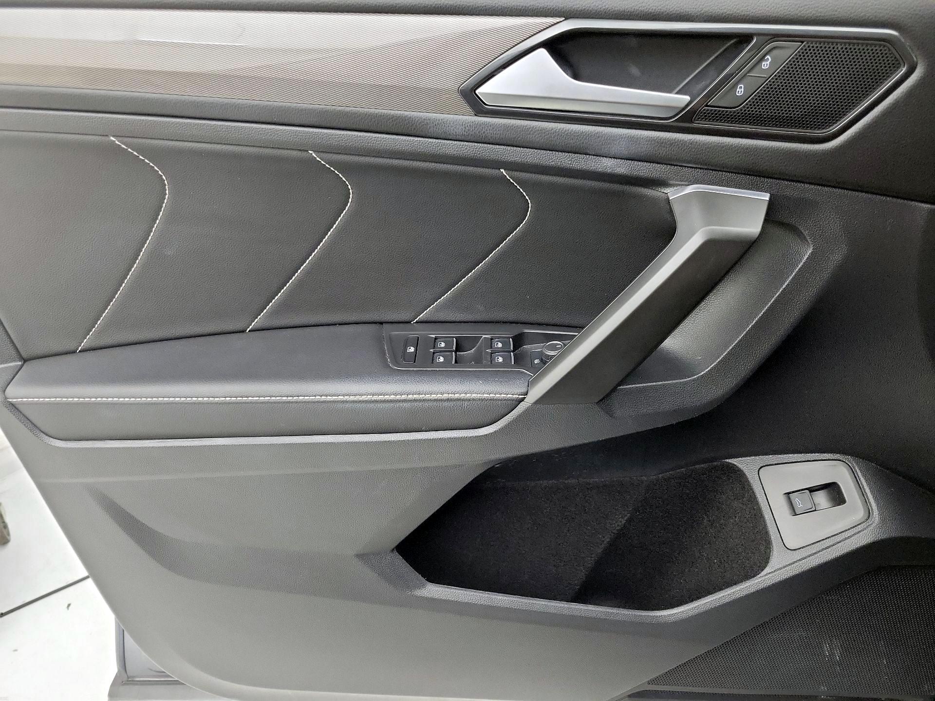 Thumbnail: 2022 Volkswagen Tiguan - 12