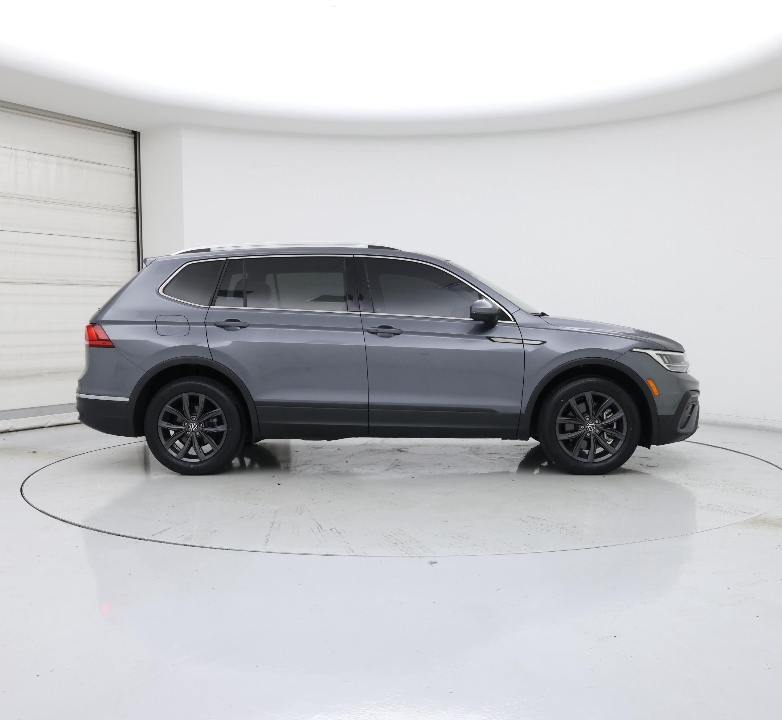 Thumbnail: 2022 Volkswagen Tiguan - 7