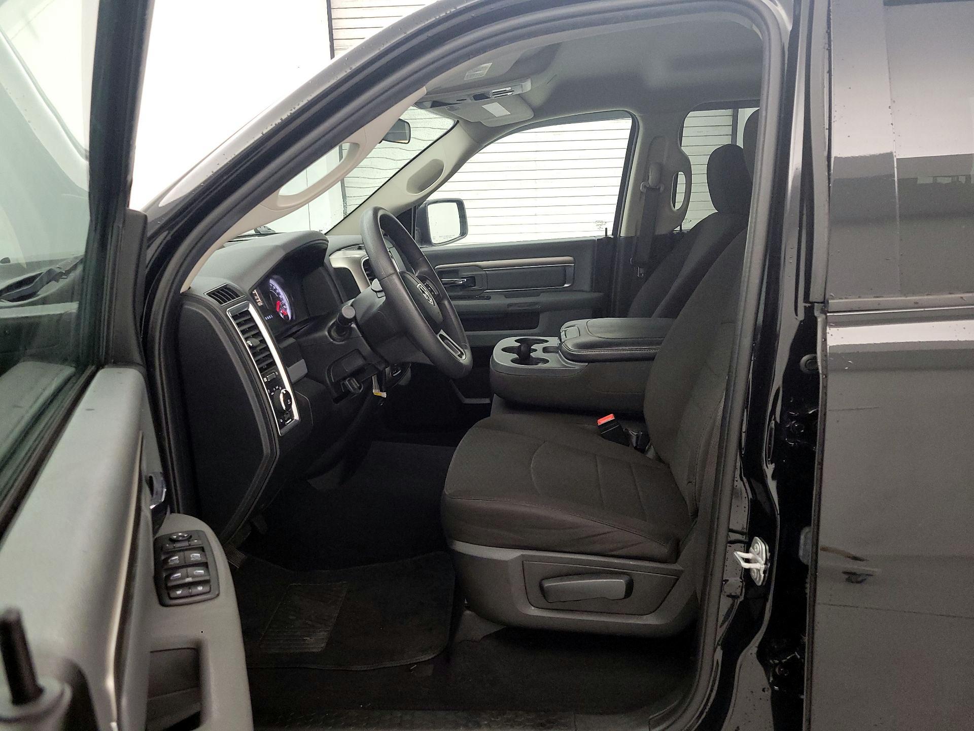 Thumbnail: 2020 RAM 1500 Classic - 11