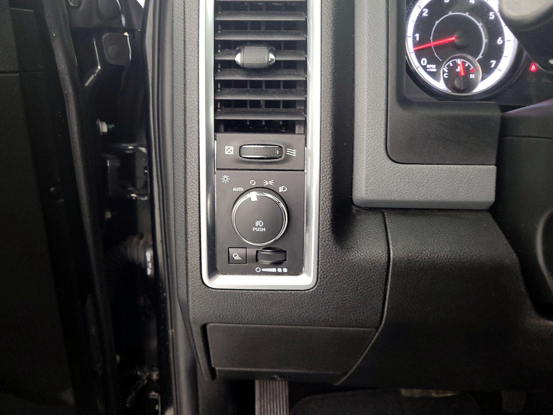 Thumbnail: 2020 RAM 1500 Classic - 13