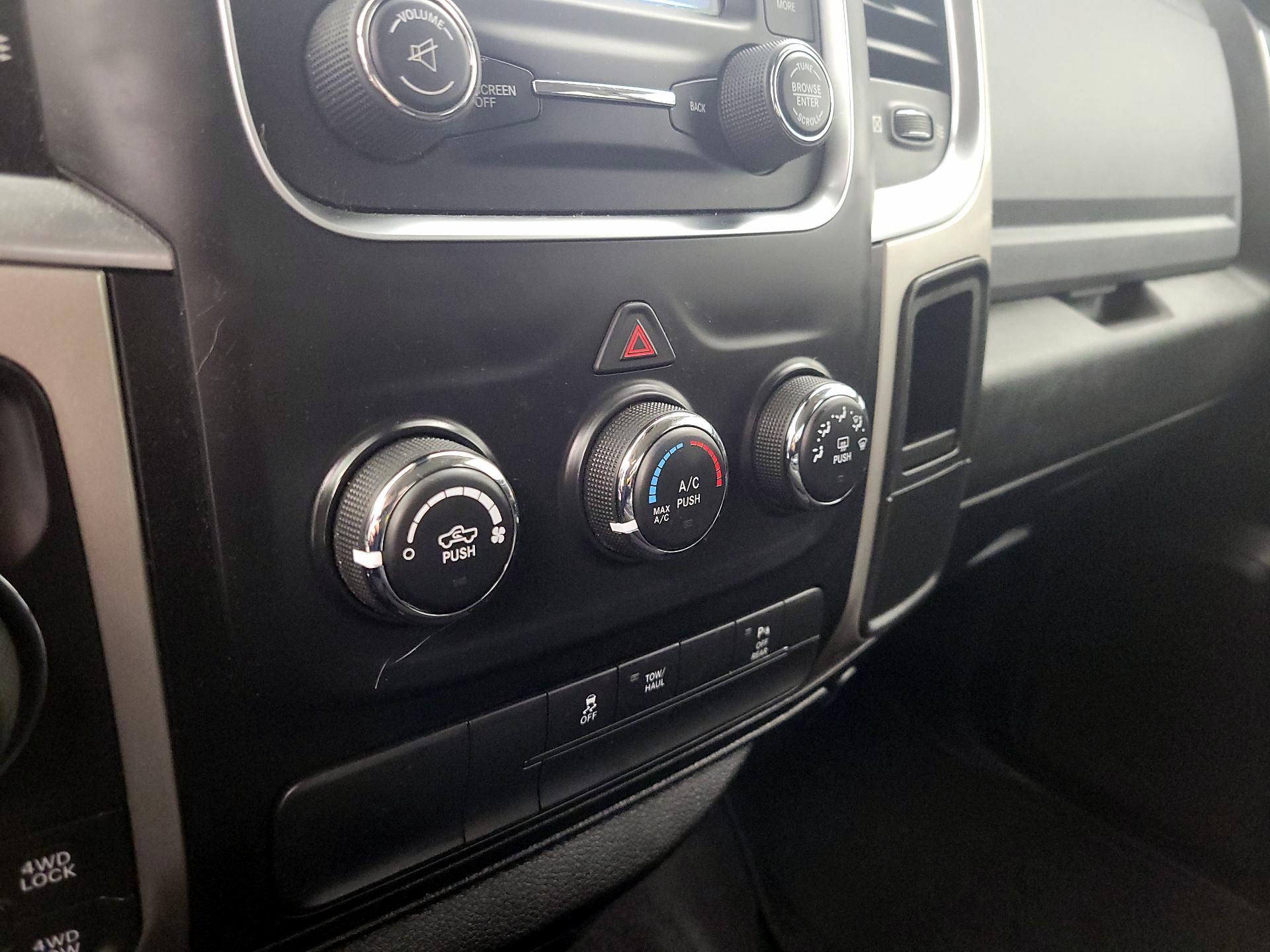 Thumbnail: 2020 RAM 1500 Classic - 16