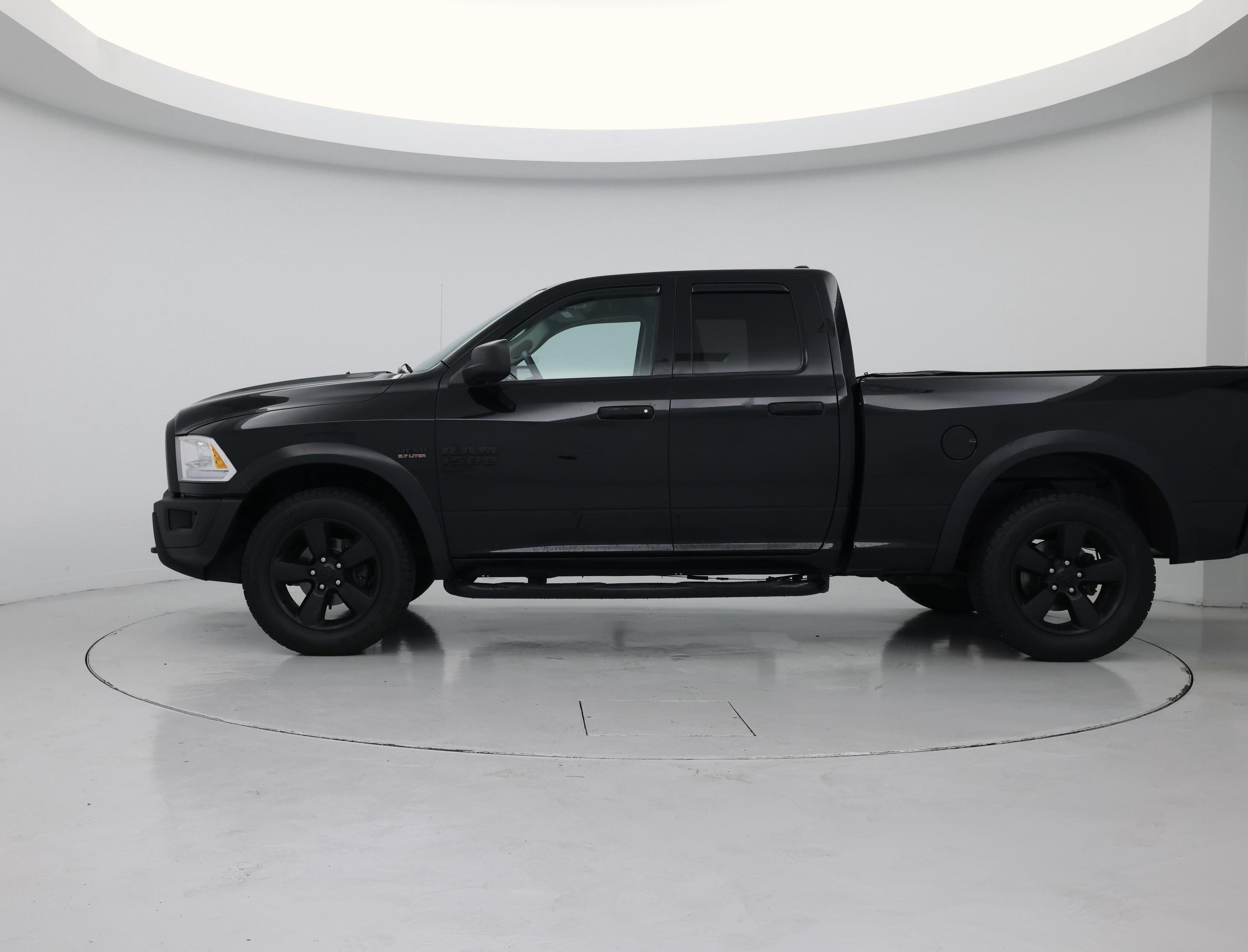 Thumbnail: 2020 RAM 1500 Classic - 3
