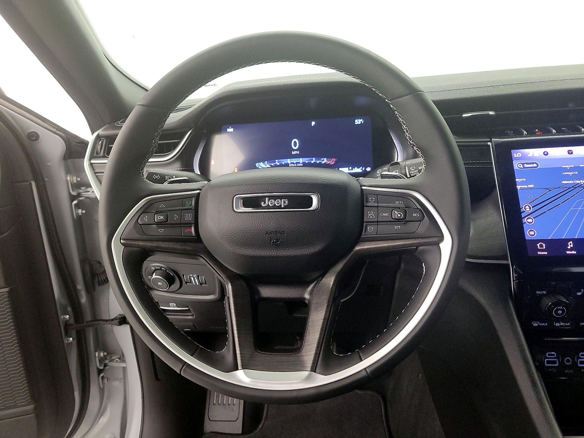 Thumbnail: 2024 Jeep Grand Cherokee - 10