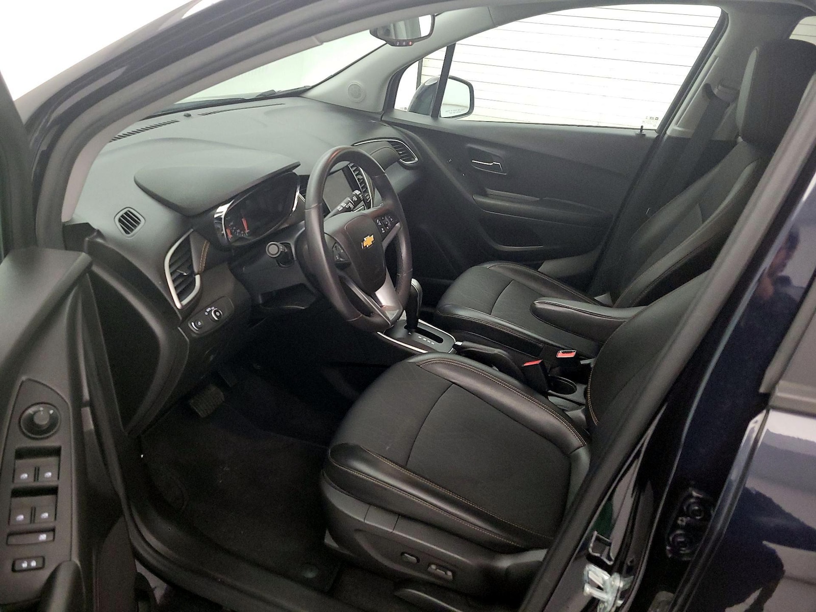 2021 Chevrolet Trax LT - Photo 12